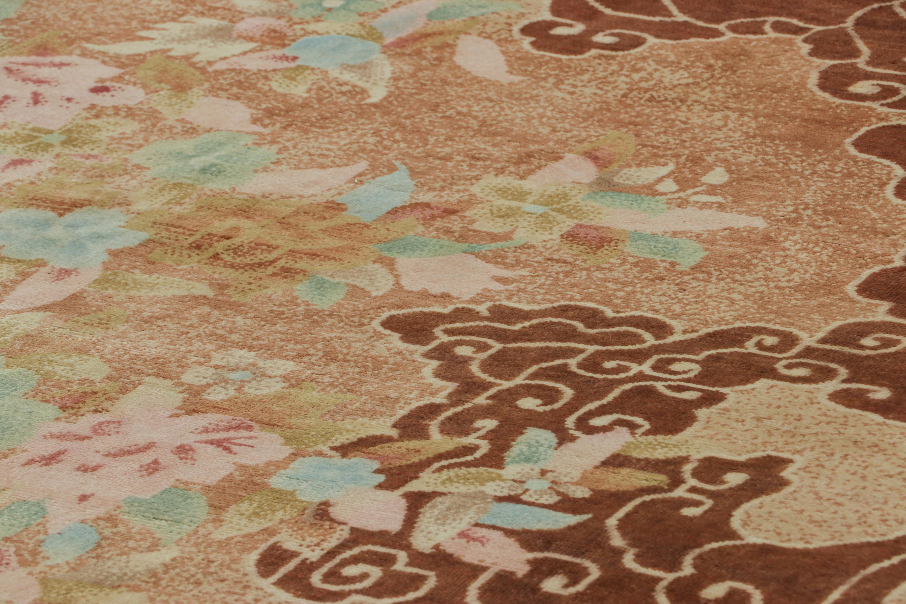 Realizzato in lana annodata a mano, questo tappeto contemporaneo 10x14 è una nuova ed entusiasmante rappresentazione della collezione di tappeti cinesi Art Deco di Rug & Kilim, ispirata ai pezzi d'epoca in stile Chinoiserie degli anni '20 dalla