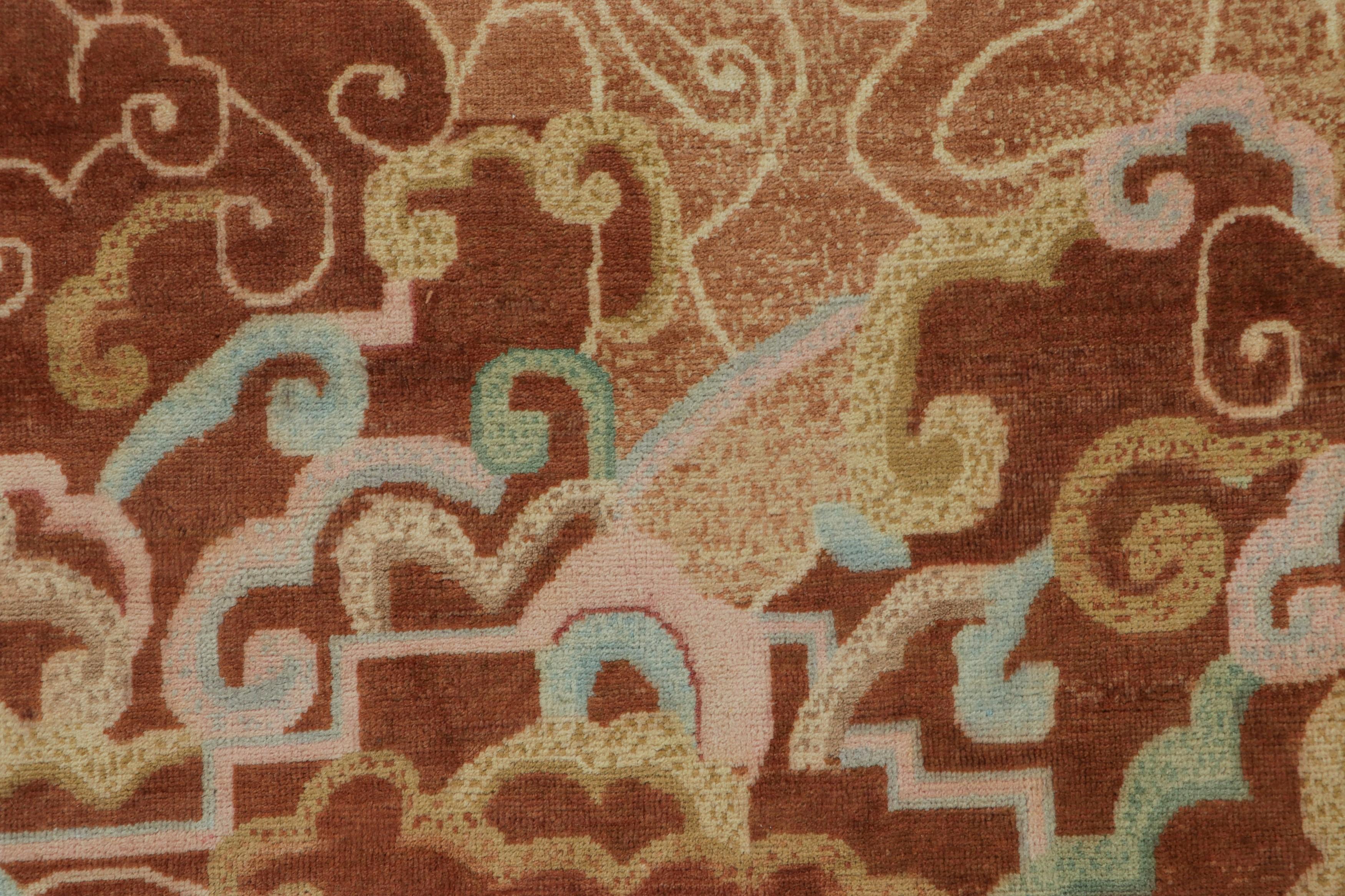 Art Déco Tappeto in stile Art Deco cinese di Rug & Kilim, marrone con nuvole e motivi floreali in vendita