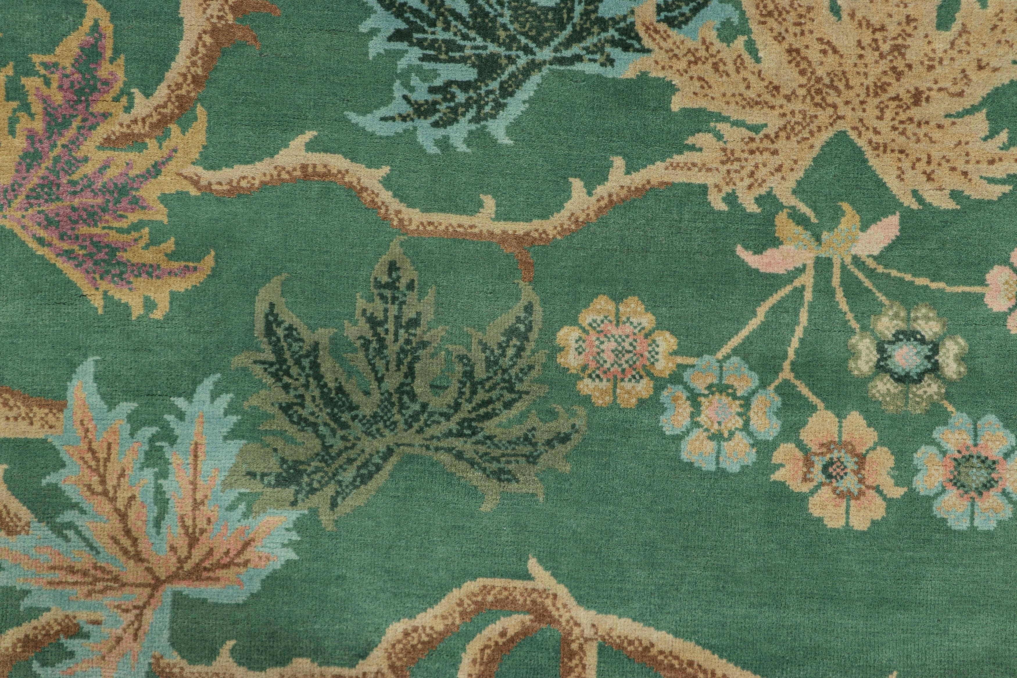 Indien Rug & Kilim's Chinese Art Deco Style Rug, Forest Green with Floral Patterns (tapis chinois de style Art déco, vert forêt avec motifs floraux) en vente