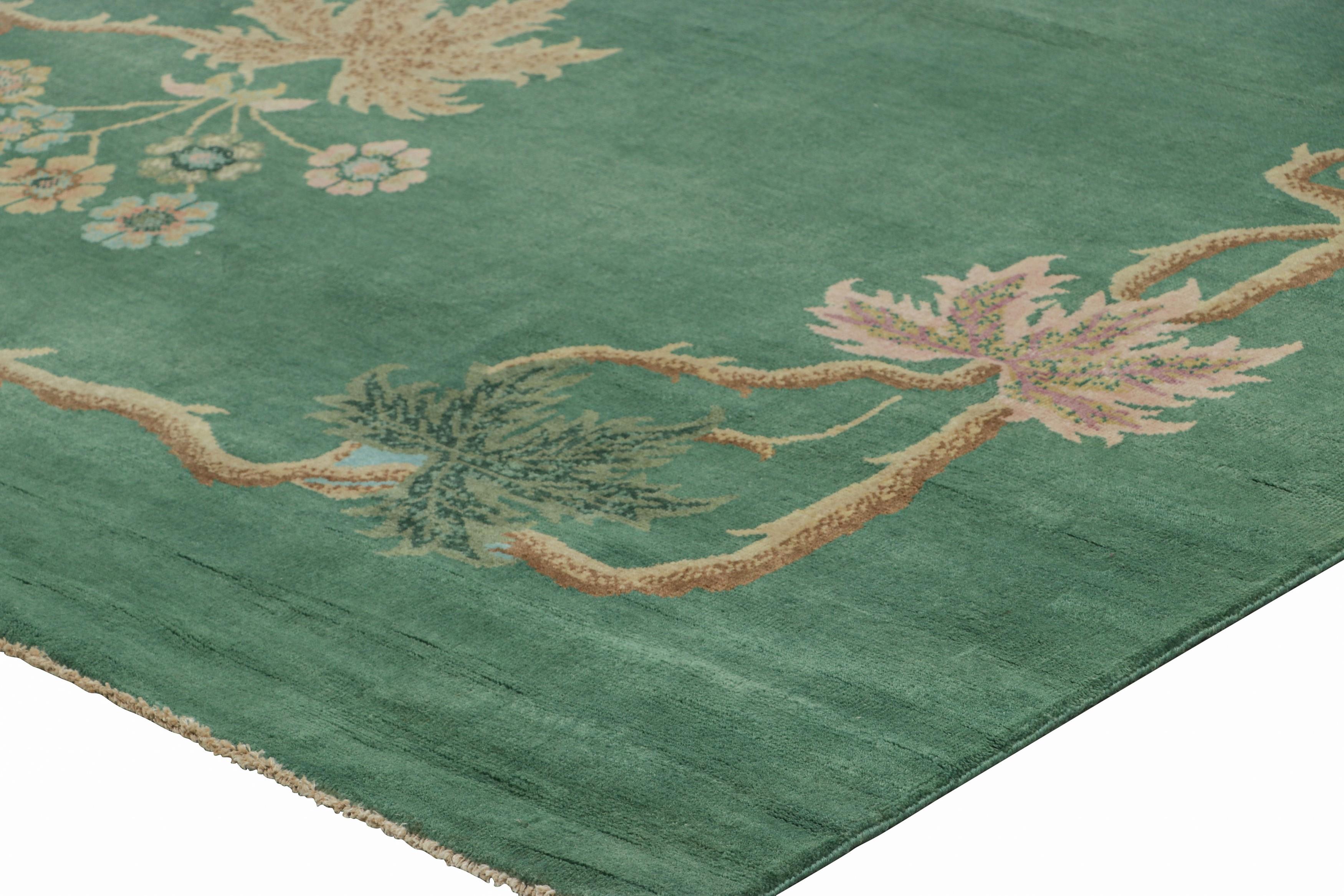 XXIe siècle et contemporain Rug & Kilim's Chinese Art Deco Style Rug, Forest Green with Floral Patterns (tapis chinois de style Art déco, vert forêt avec motifs floraux) en vente