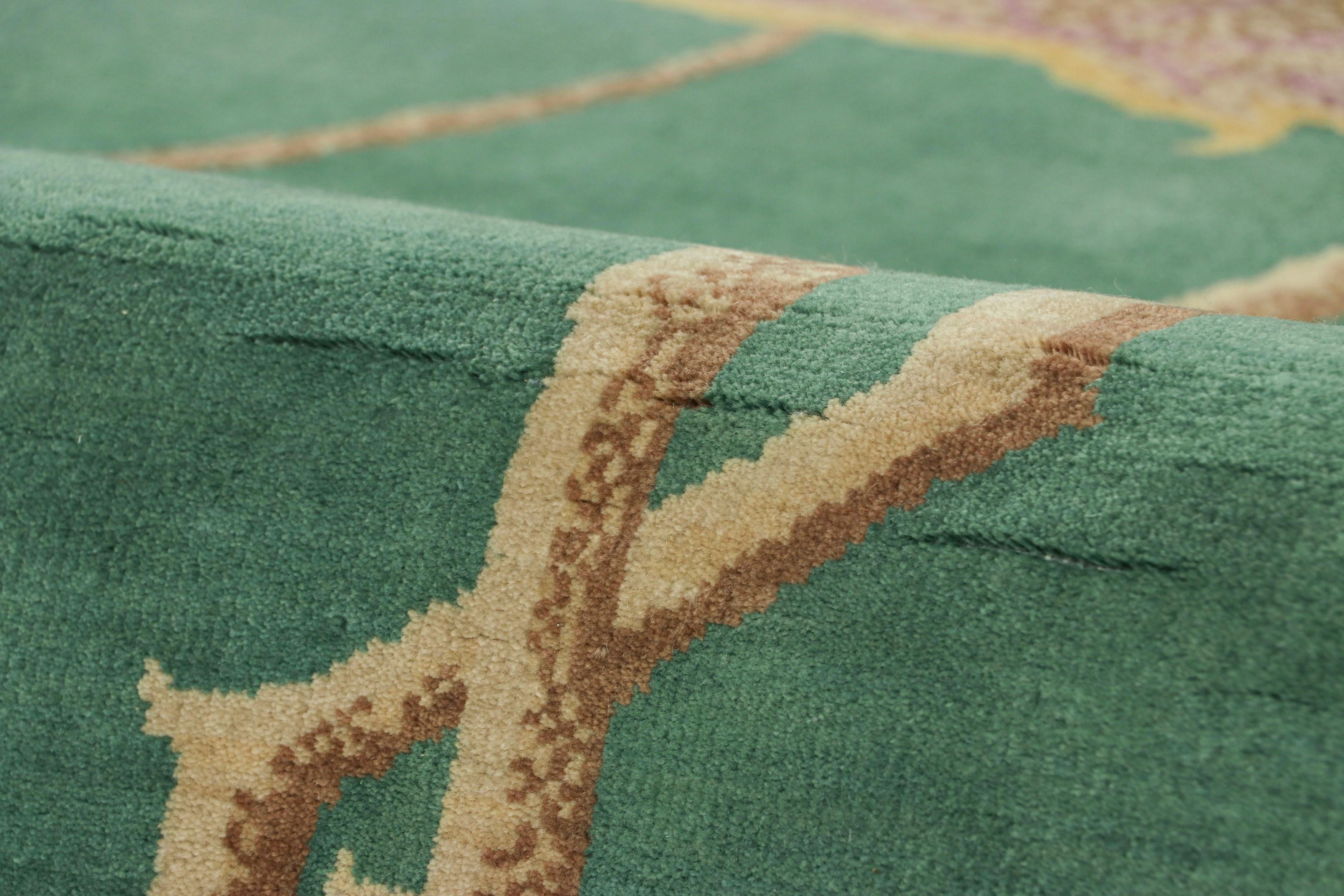 Laine Rug & Kilim's Chinese Art Deco Style Rug, Forest Green with Floral Patterns (tapis chinois de style Art déco, vert forêt avec motifs floraux) en vente