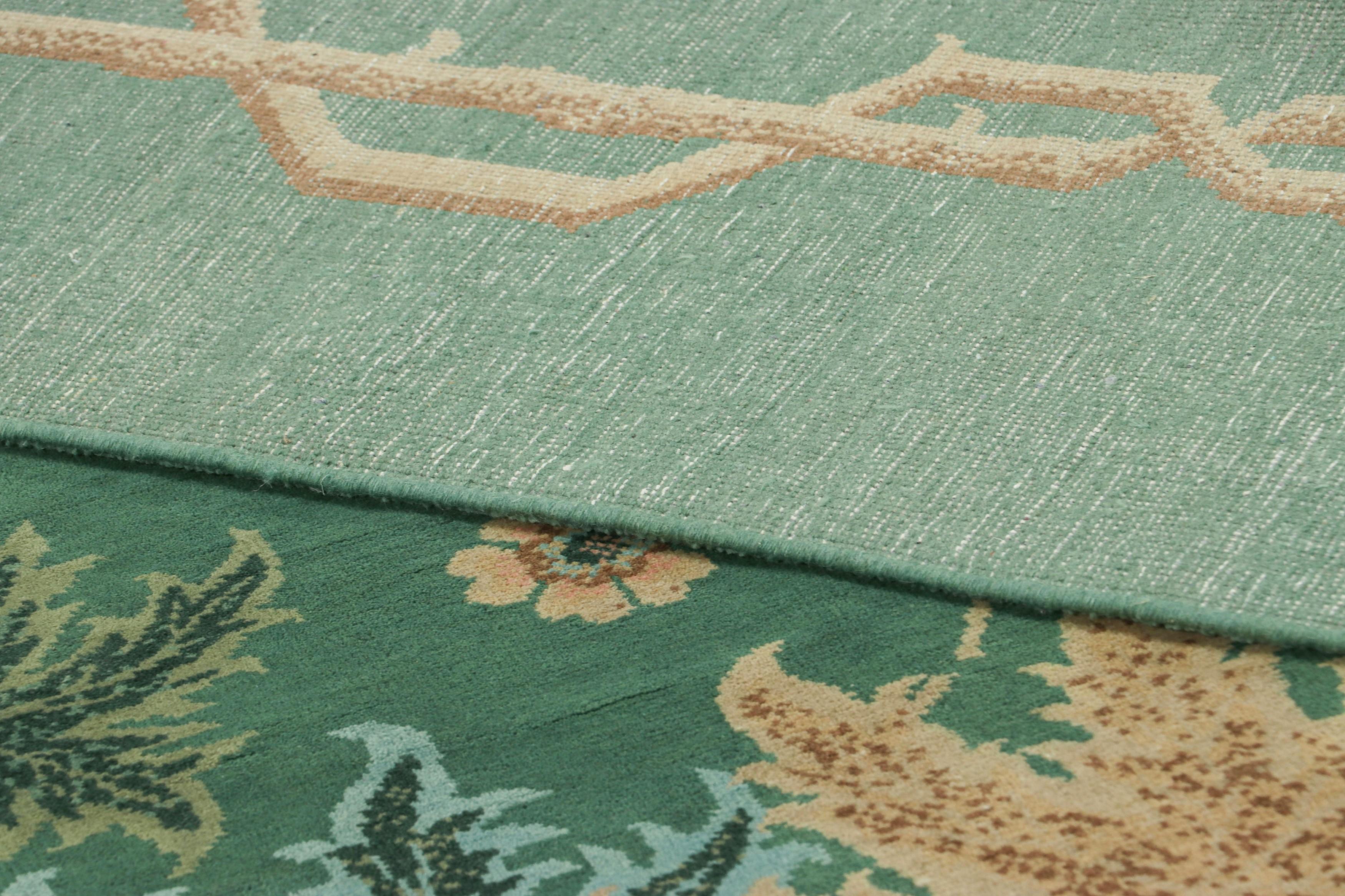 Rug & Kilim's Chinese Art Deco Style Rug, Forest Green with Floral Patterns (tapis chinois de style Art déco, vert forêt avec motifs floraux) en vente 1