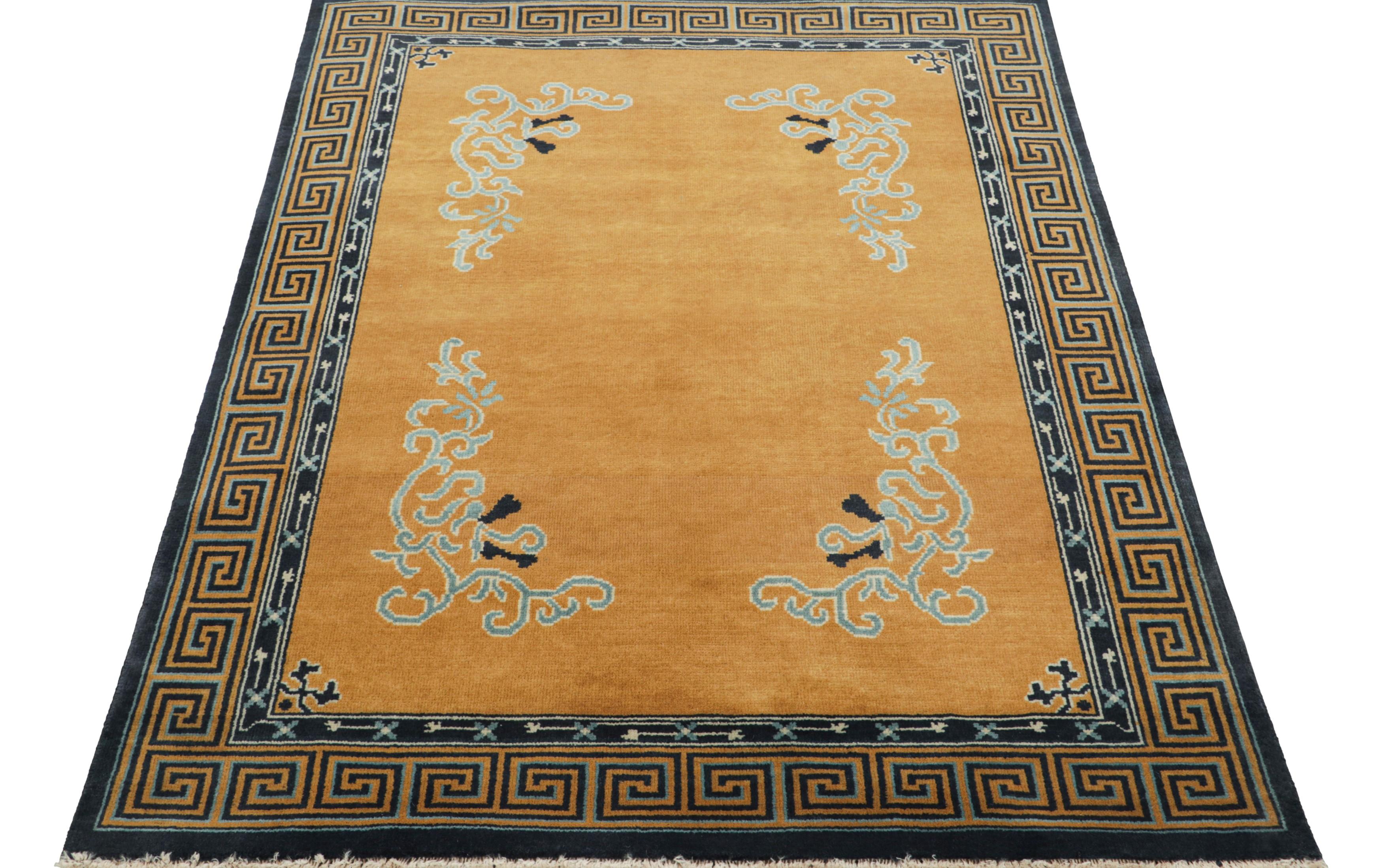 Annodato a mano Rug & Kilim - Tappeto cinese in stile Art Deco in oro ambrato con motivi floreali in vendita