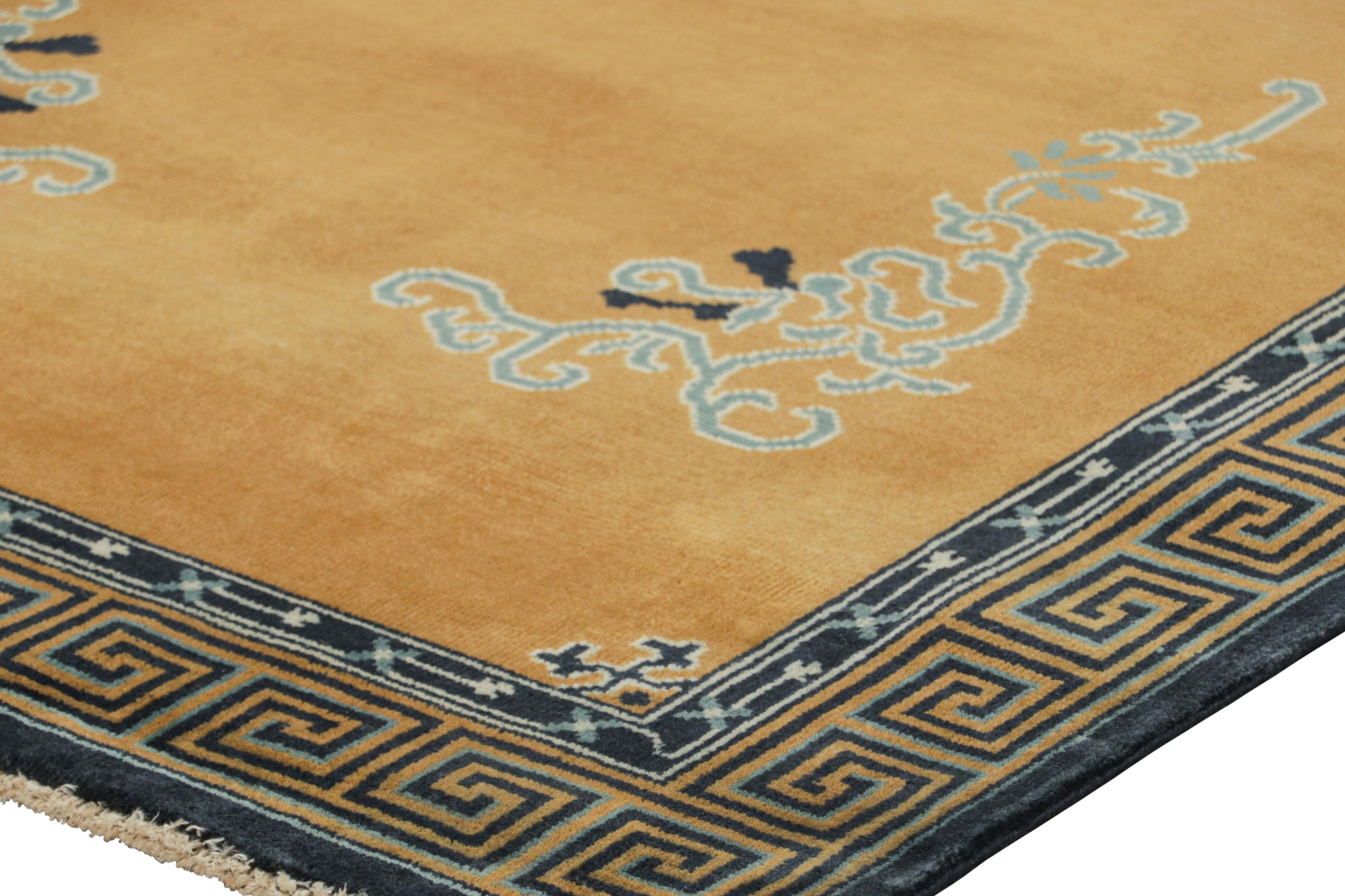 Rug & Kilim's chinesischer Art-Deco-Teppich in Bernstein-Gold mit Blumenmustern im Zustand „Neu“ im Angebot in Long Island City, NY