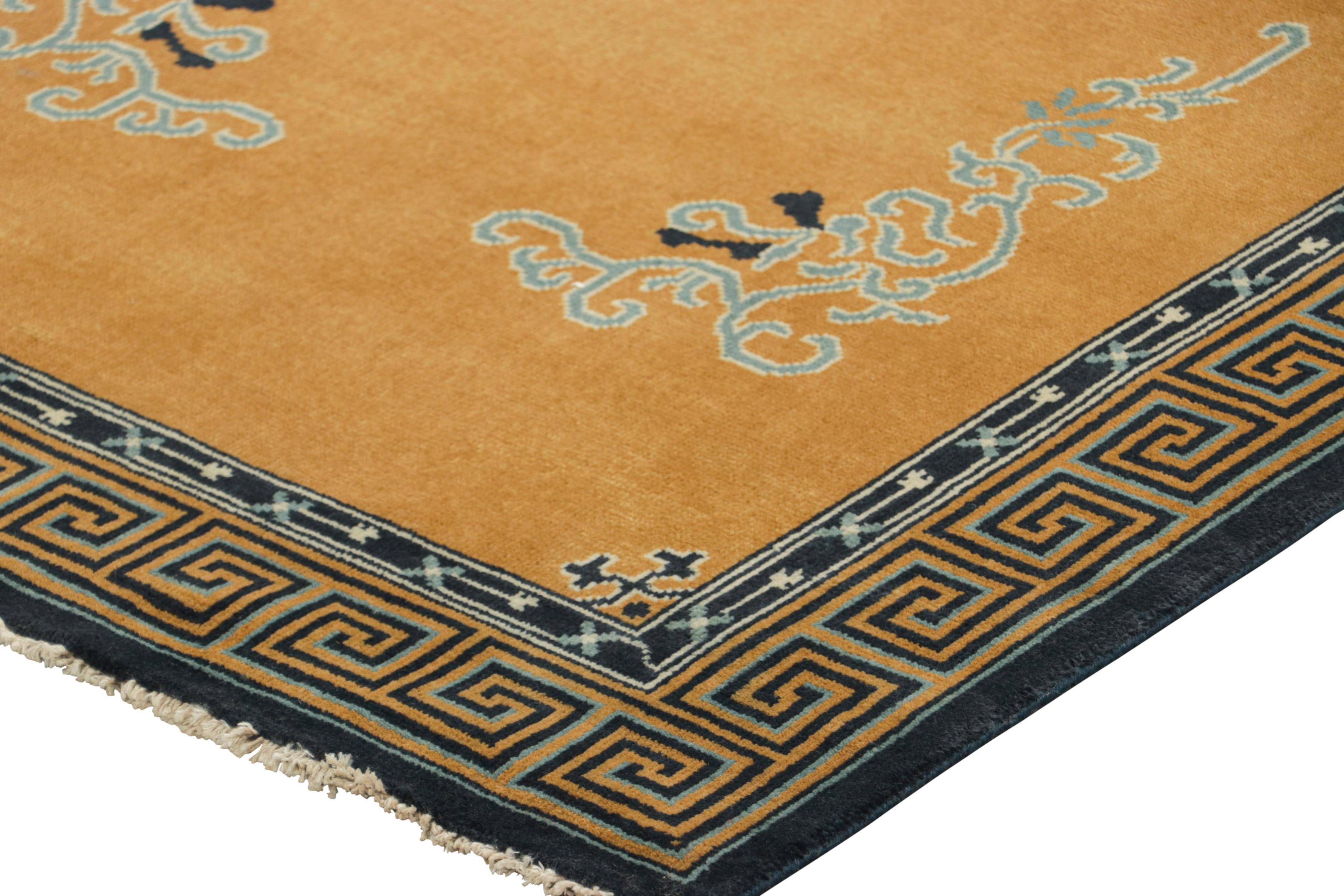 Rug & Kilim's chinesischer Art-Deco-Teppich in Bernstein-Gold mit Blumenmustern im Zustand „Neu“ im Angebot in Long Island City, NY
