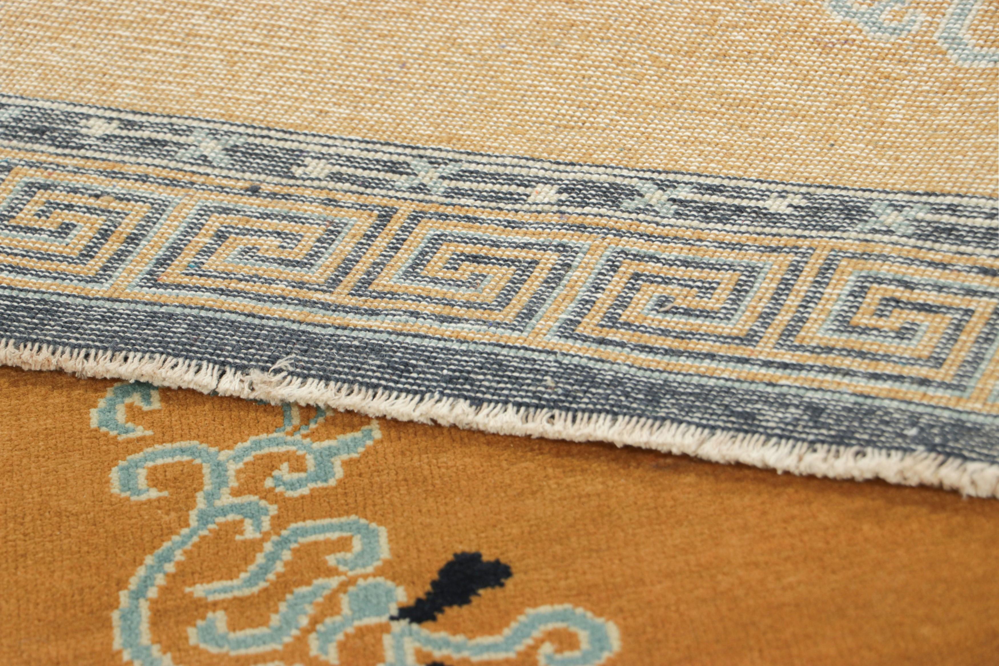 XXI secolo e contemporaneo Rug & Kilim - Tappeto cinese in stile Art Deco in oro ambrato con motivi floreali in vendita