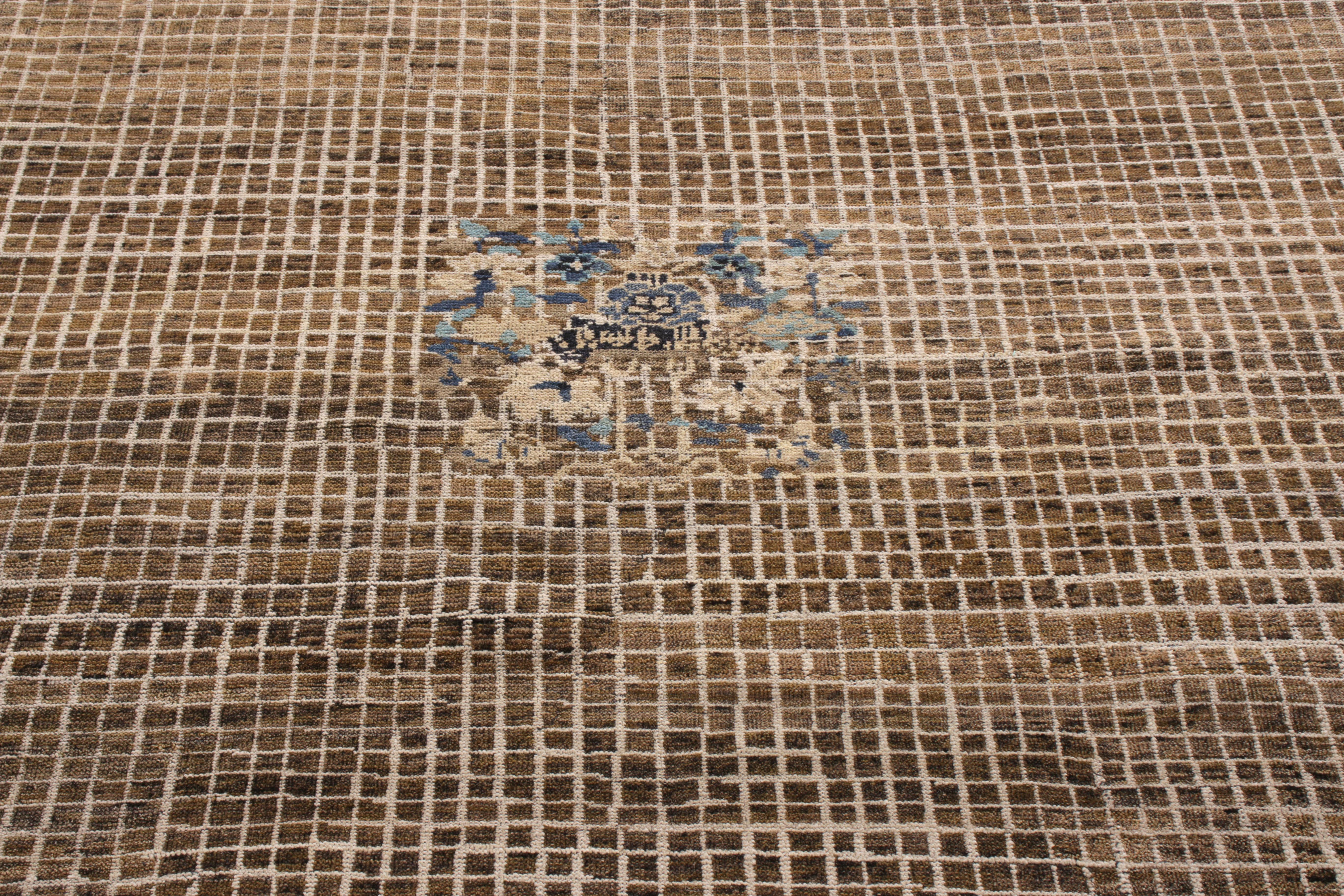 Indiano Rug & Kilim è un tappeto cinese in stile Art Deco con medaglioni beige-marrone e blu in vendita