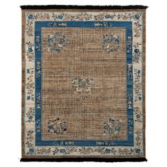 Rug & Kilim's chinesischer Art-Deco-Teppich in Beige-Braun und blauem Medaillon-Stil