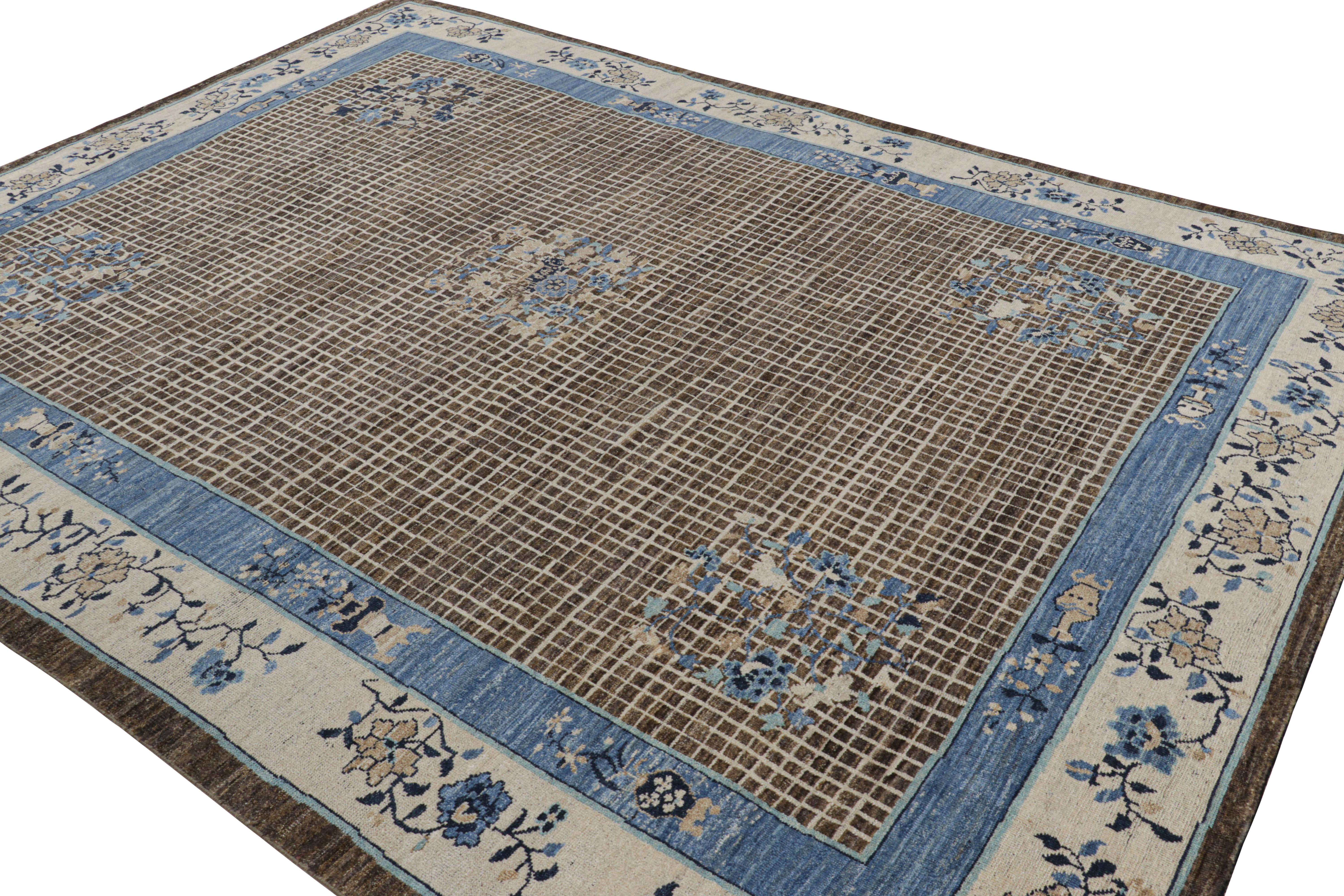 Annodato a mano Rug & Kilim è un tappeto cinese in stile Art Deco di colore beige-marrone e blu con motivi floreali in vendita