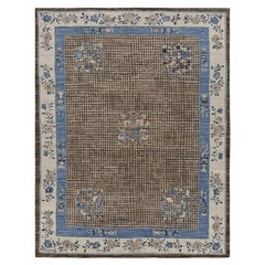 Rug & Kilim's Chinesischer Teppich im Art Deco Stil in Beige-Braun und Blau mit Blumenmuster