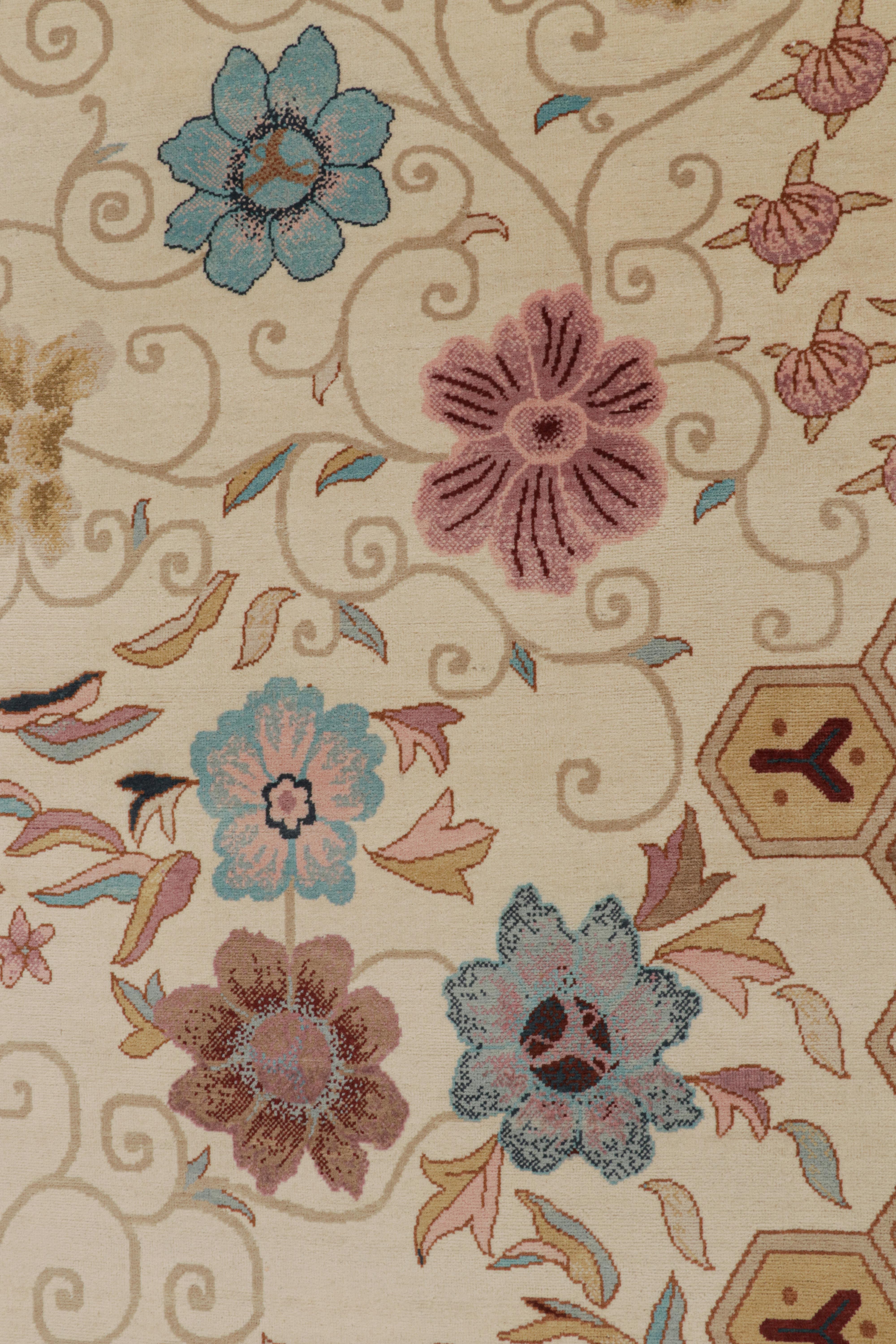 Rug & Kilim's Chinesischer Teppich im Art Deco Stil in Beige-Braun mit Blumenmustern im Zustand „Neu“ im Angebot in Long Island City, NY