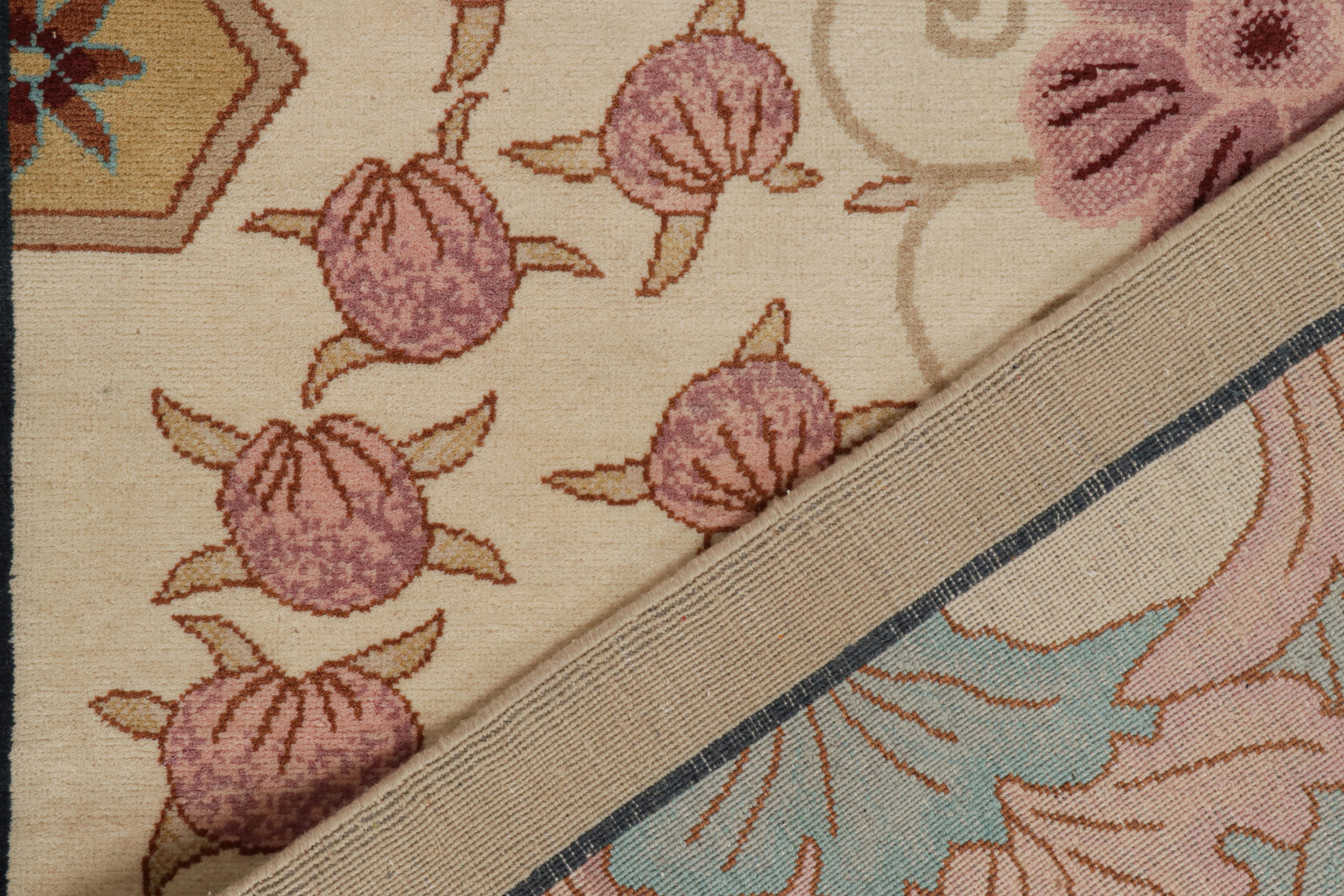 Rug & Kilim's Chinesischer Teppich im Art Deco Stil in Beige-Braun mit Blumenmustern (21. Jahrhundert und zeitgenössisch) im Angebot