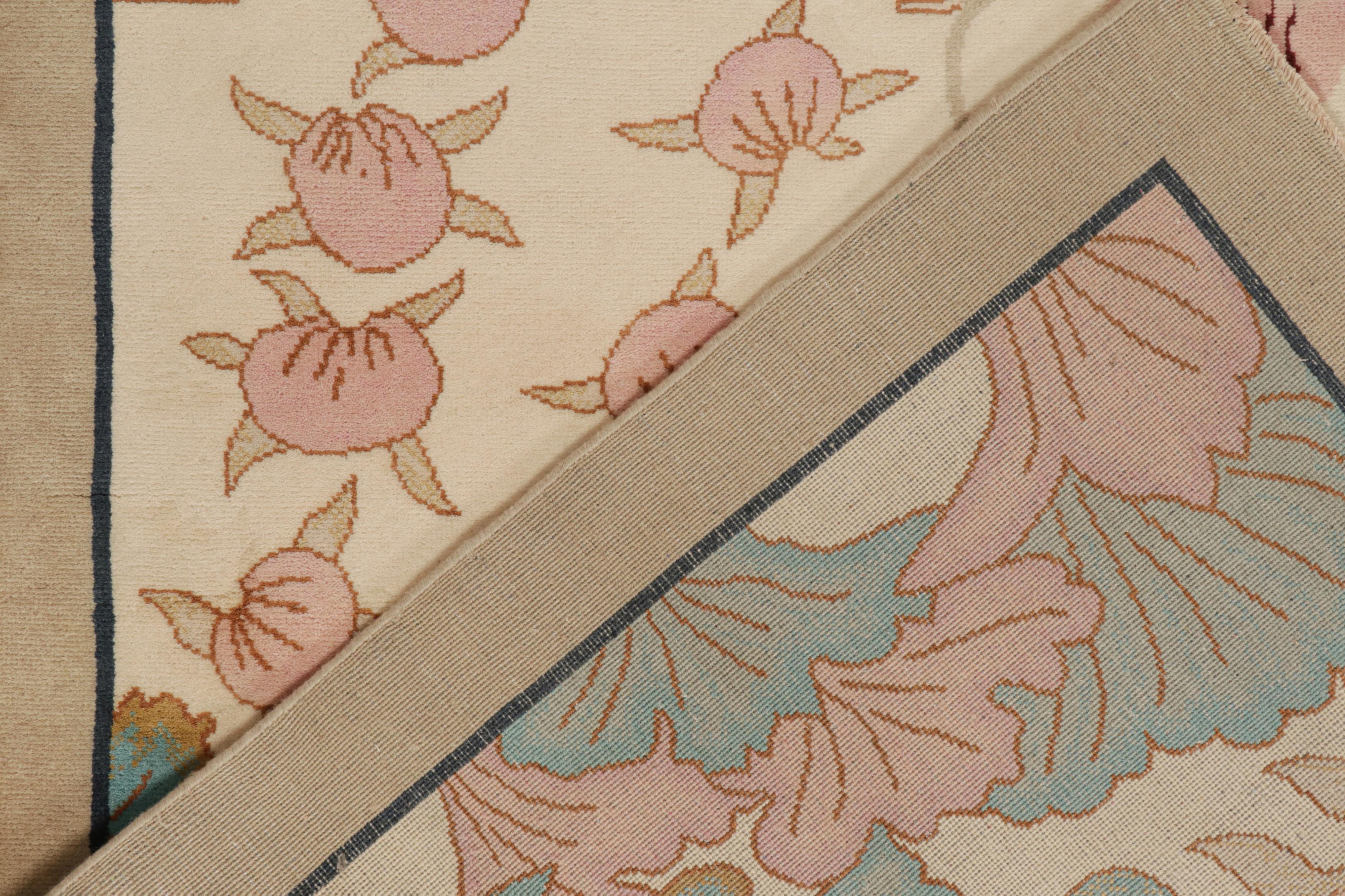 Rug & Kilim's Chinesischer Teppich im Art Deco Stil in Beige-Braun mit Blumenmustern (21. Jahrhundert und zeitgenössisch) im Angebot