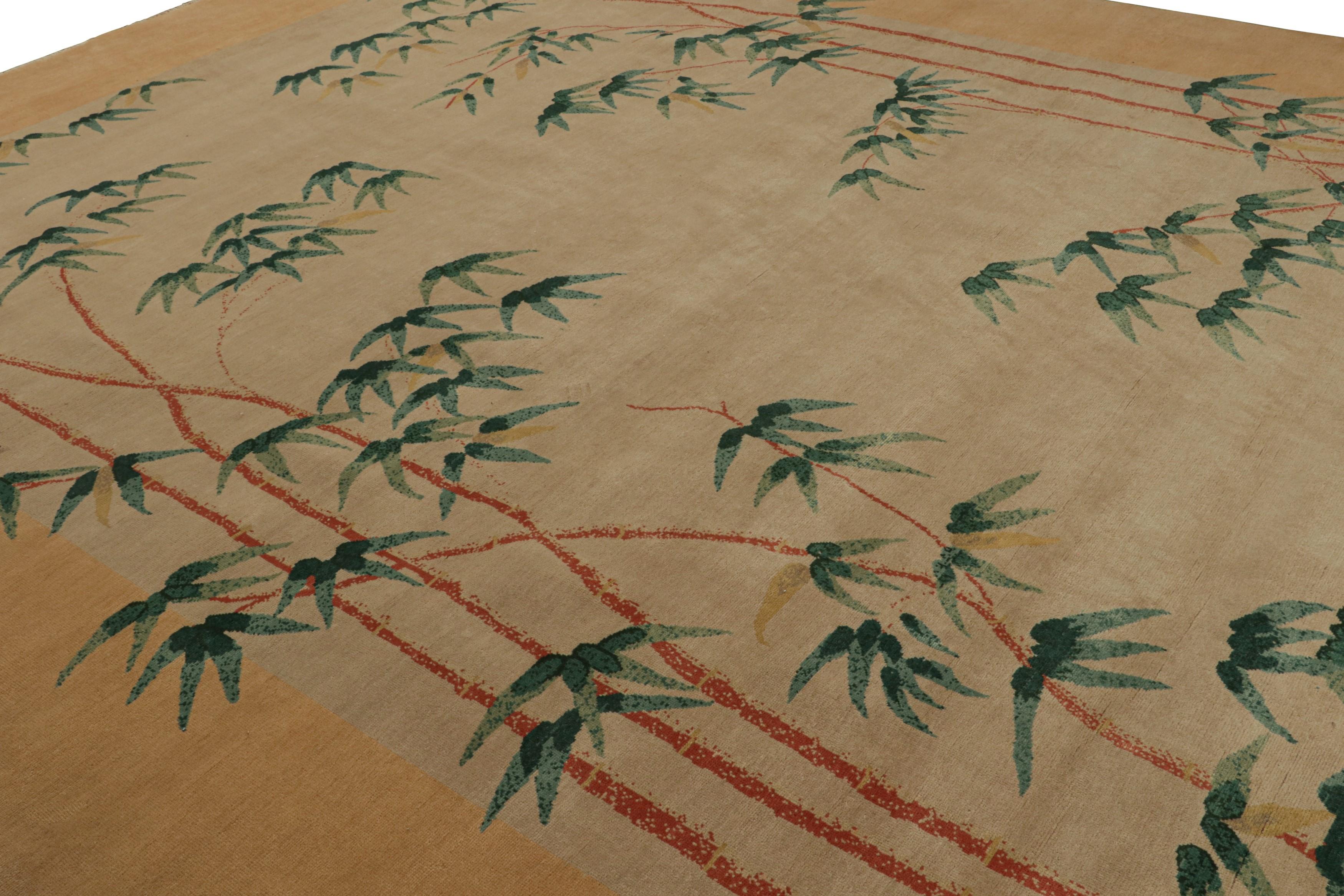 Rug & Kilim's Chinesischer Teppich im Art Deco Stil, in Beige, mit Blumenmustern (Handgeknüpft) im Angebot