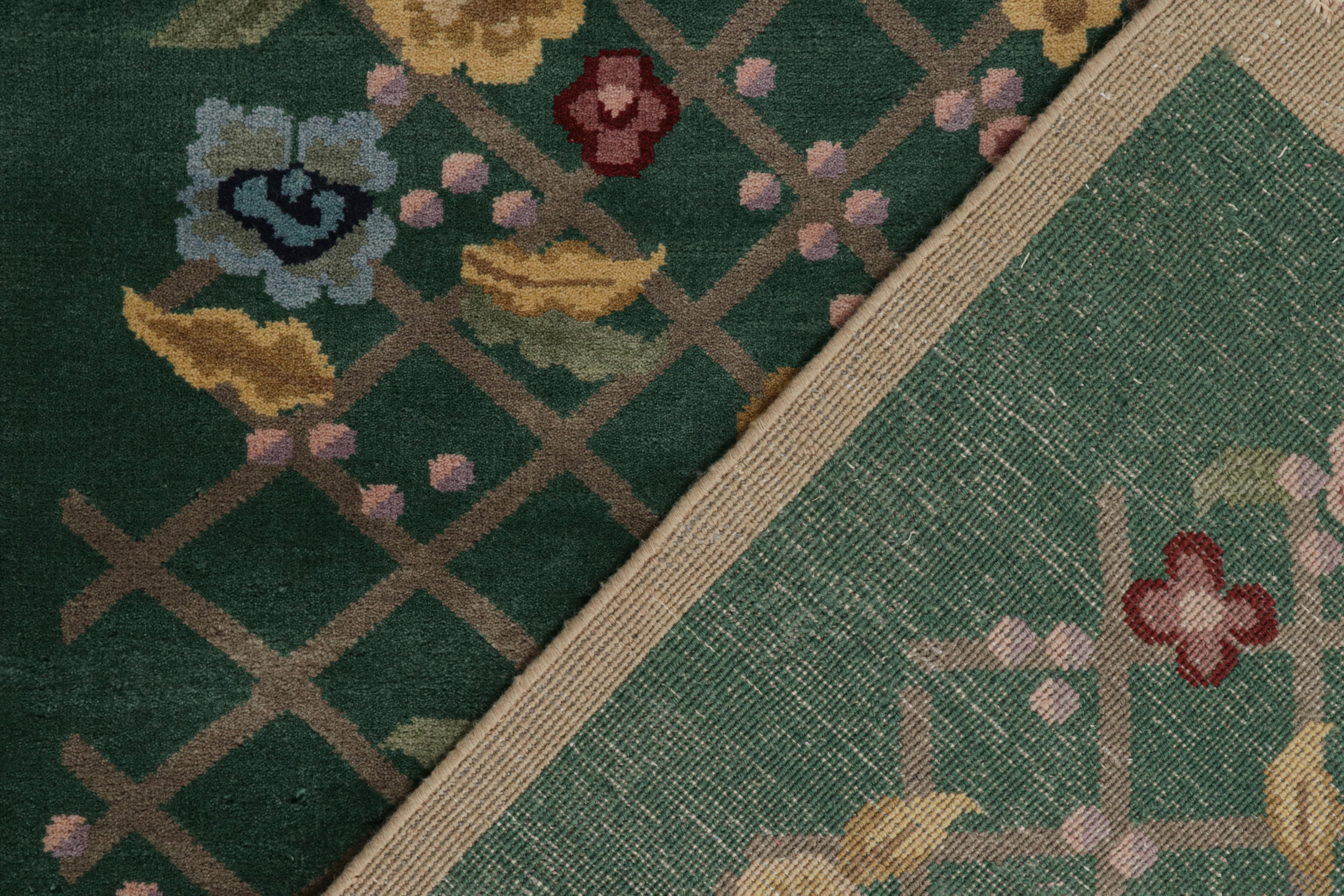 Rug & Kilims chinesischer Teppich im Art-Déco-Stil in Schwarz und Grün mit Blumenmustern (21. Jahrhundert und zeitgenössisch) im Angebot