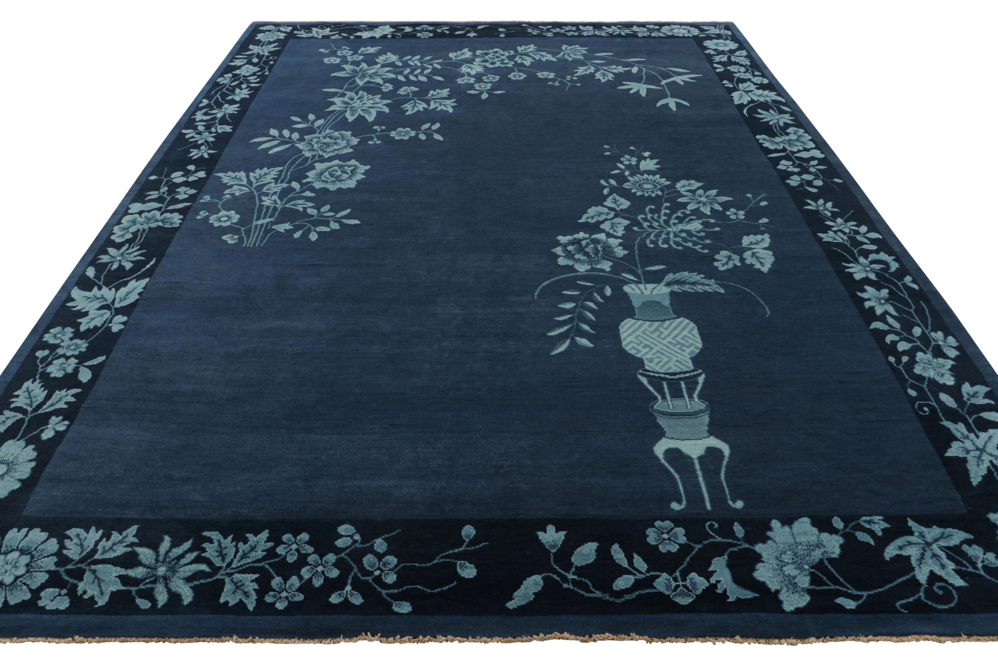 Rug & Kilim's Chinesischer Teppich im Art Deco Stil in Blau mit Blumenmustern (Handgeknüpft) im Angebot