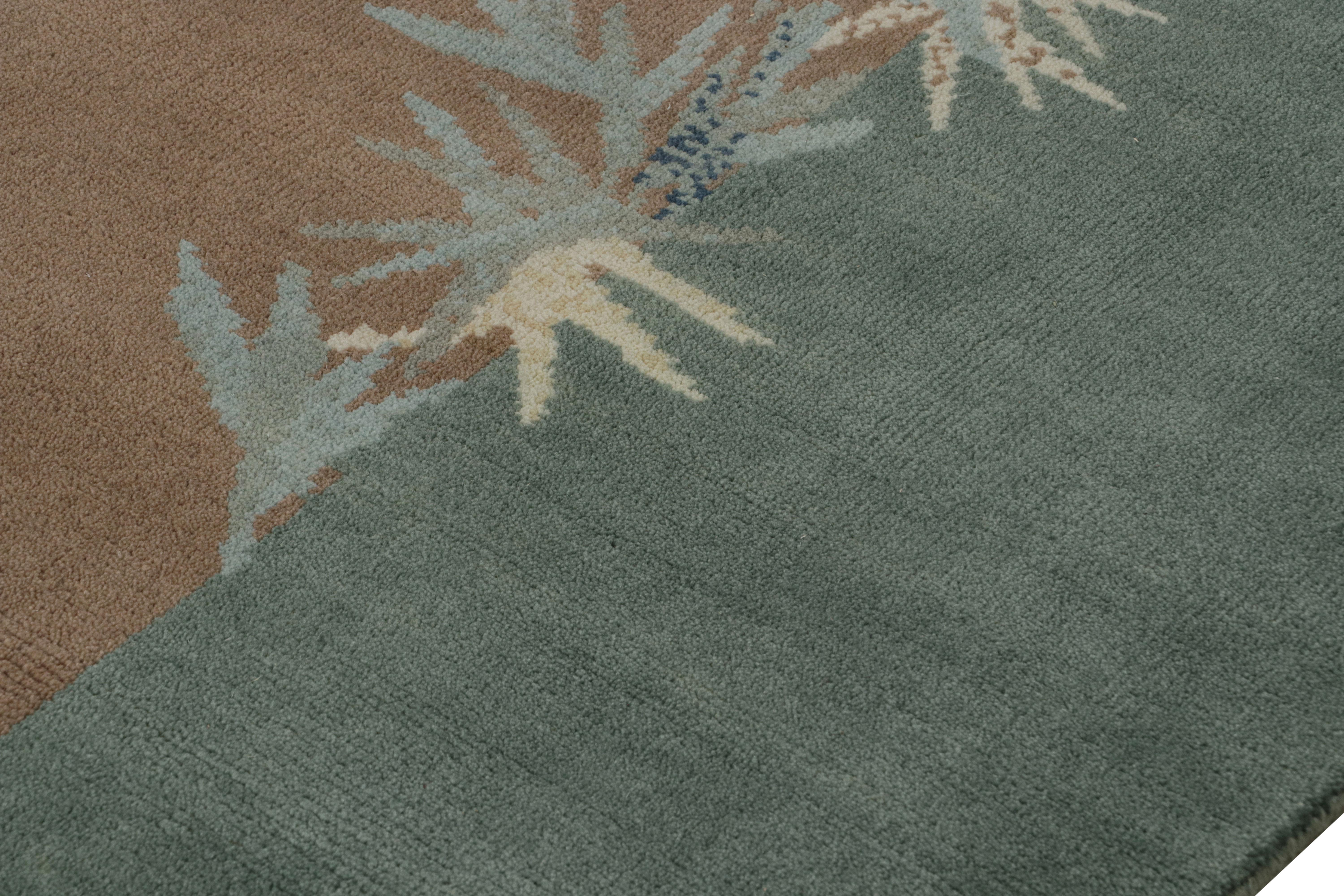 Annodato a mano Tappeto Rug & Kilim in stile Art Deco cinese in marrone e verde acqua, con motivi floreali in vendita