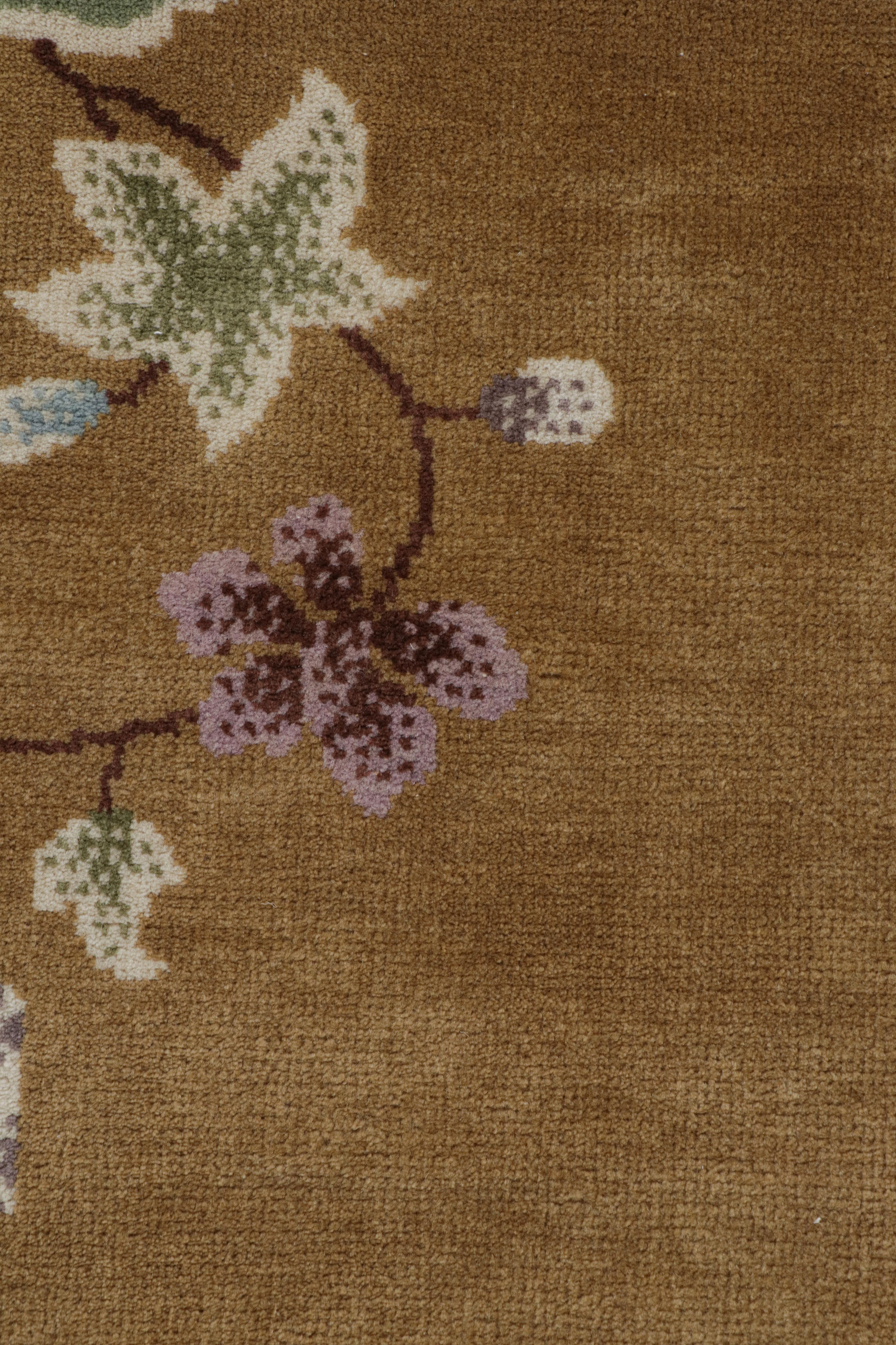 Rug & Kilim's Chinesischer Art Deco Stil Teppich in Brown mit bunten Blumenmustern im Zustand „Neu“ im Angebot in Long Island City, NY