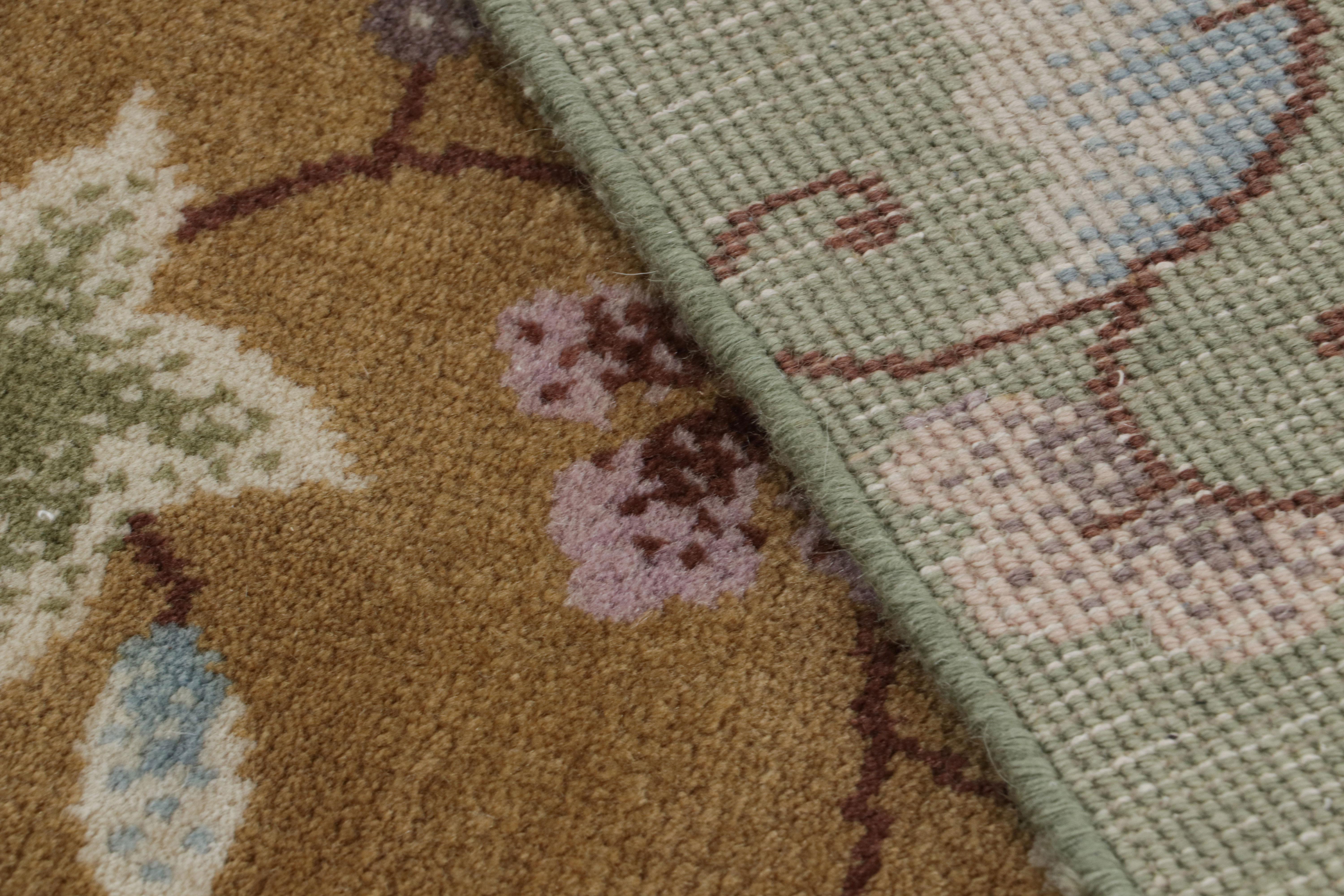 Rug & Kilim's Chinesischer Art Deco Stil Teppich in Brown mit bunten Blumenmustern (21. Jahrhundert und zeitgenössisch) im Angebot