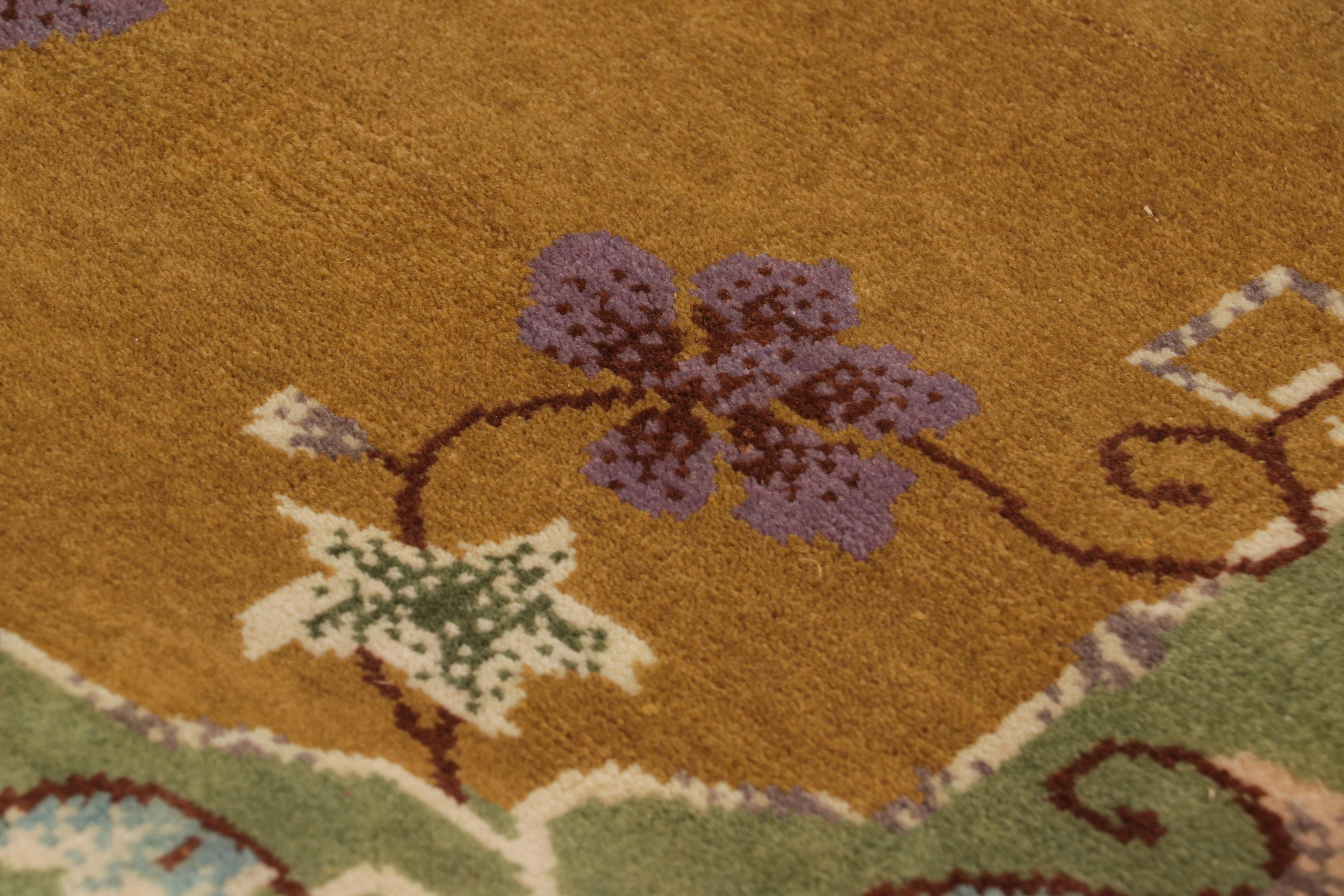 Art Déco Rug & Kilim è un tappeto in stile Art Deco cinese in marrone con fiori colorati in vendita