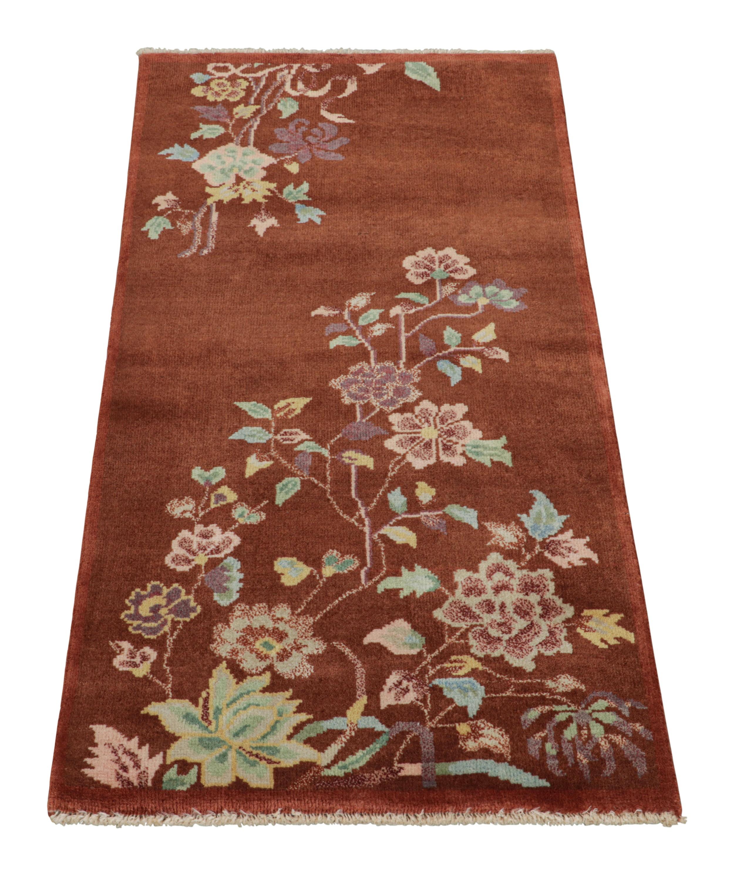 Indiano Rug & Kilim è un tappeto in stile Art Deco cinese di colore marrone con motivi floreali in vendita