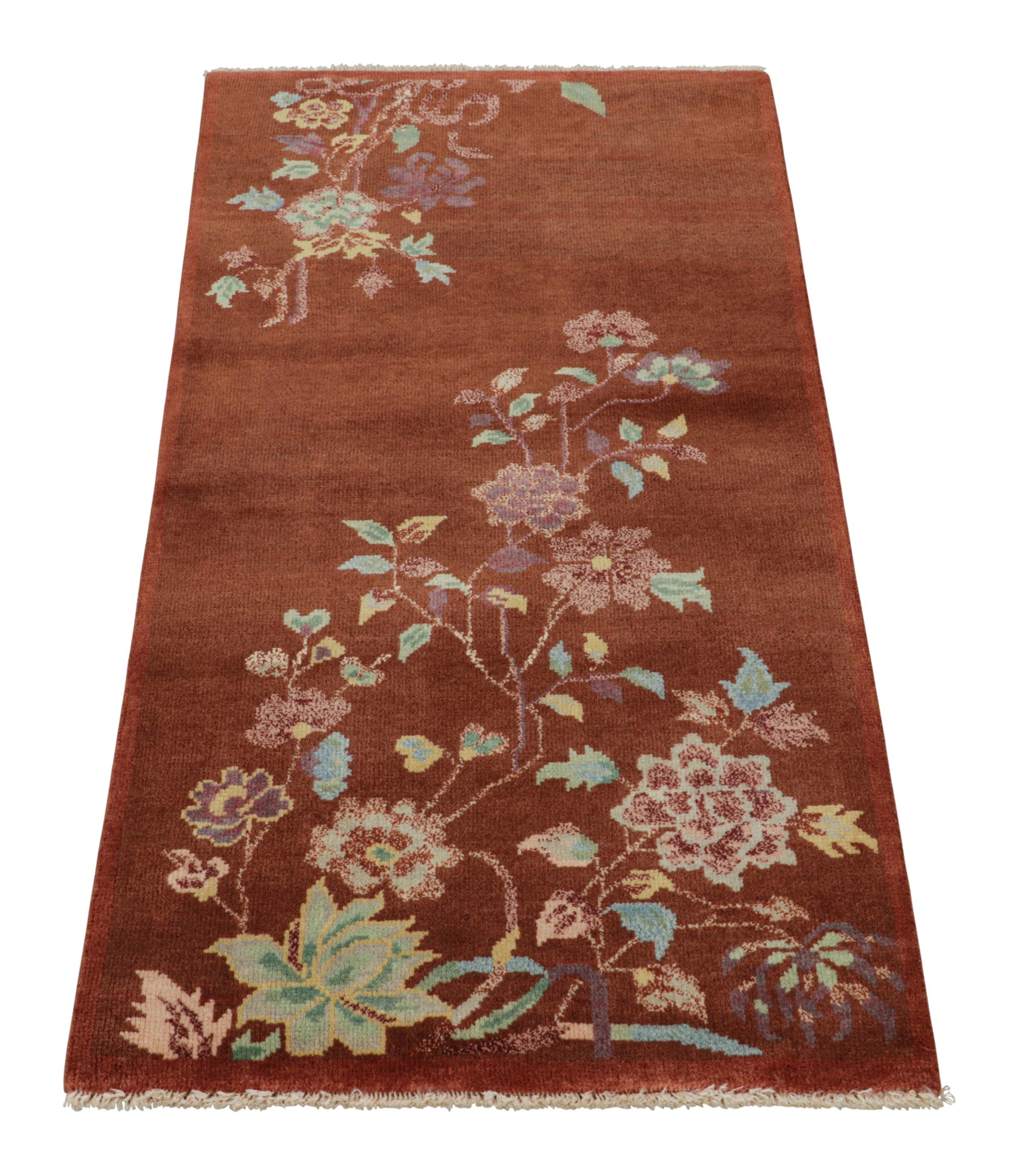 Indiano Rug & Kilim è un tappeto in stile Art Deco cinese di colore marrone con motivi floreali in vendita