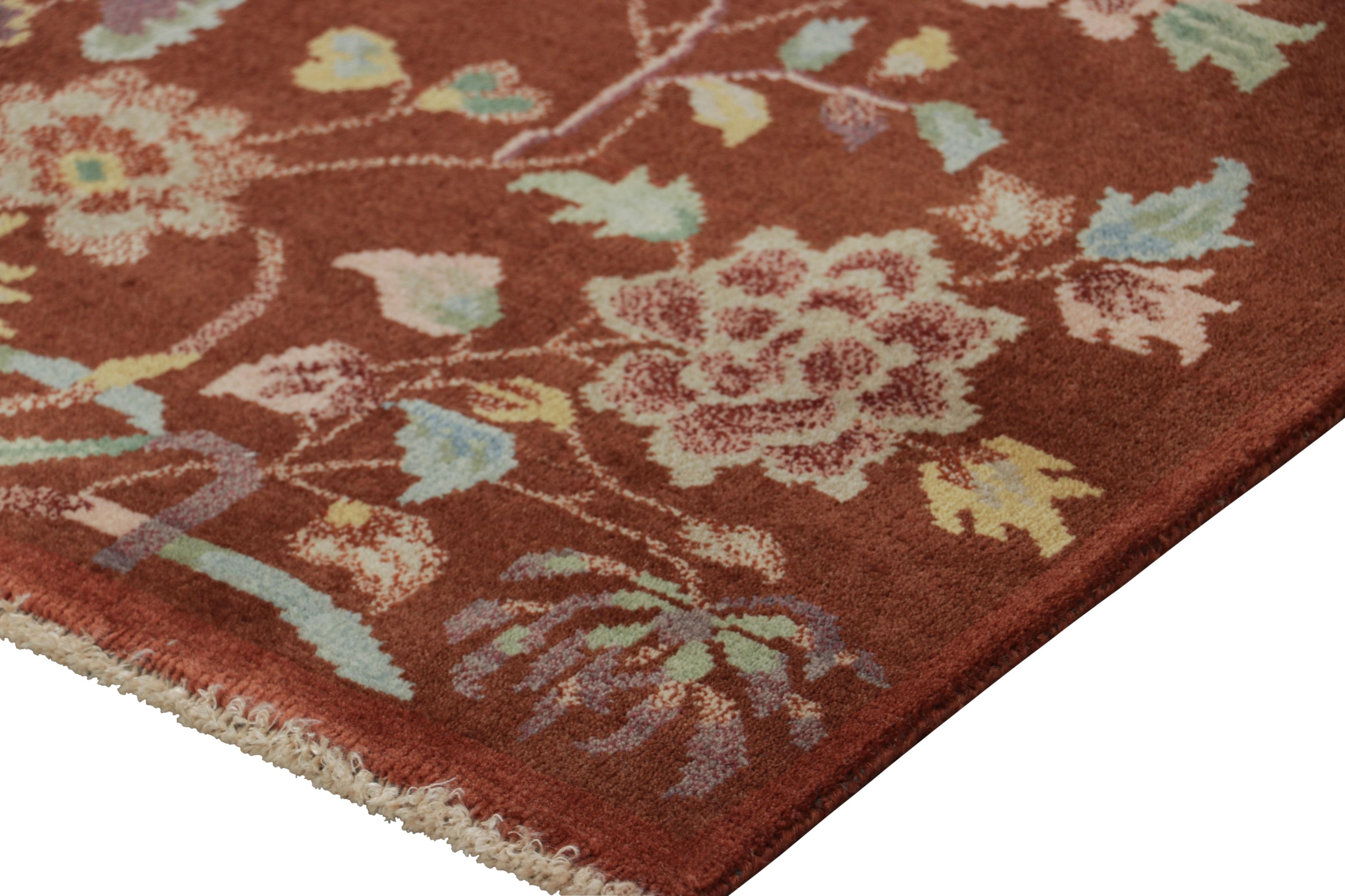 Annodato a mano Rug & Kilim è un tappeto in stile Art Deco cinese di colore marrone con motivi floreali in vendita