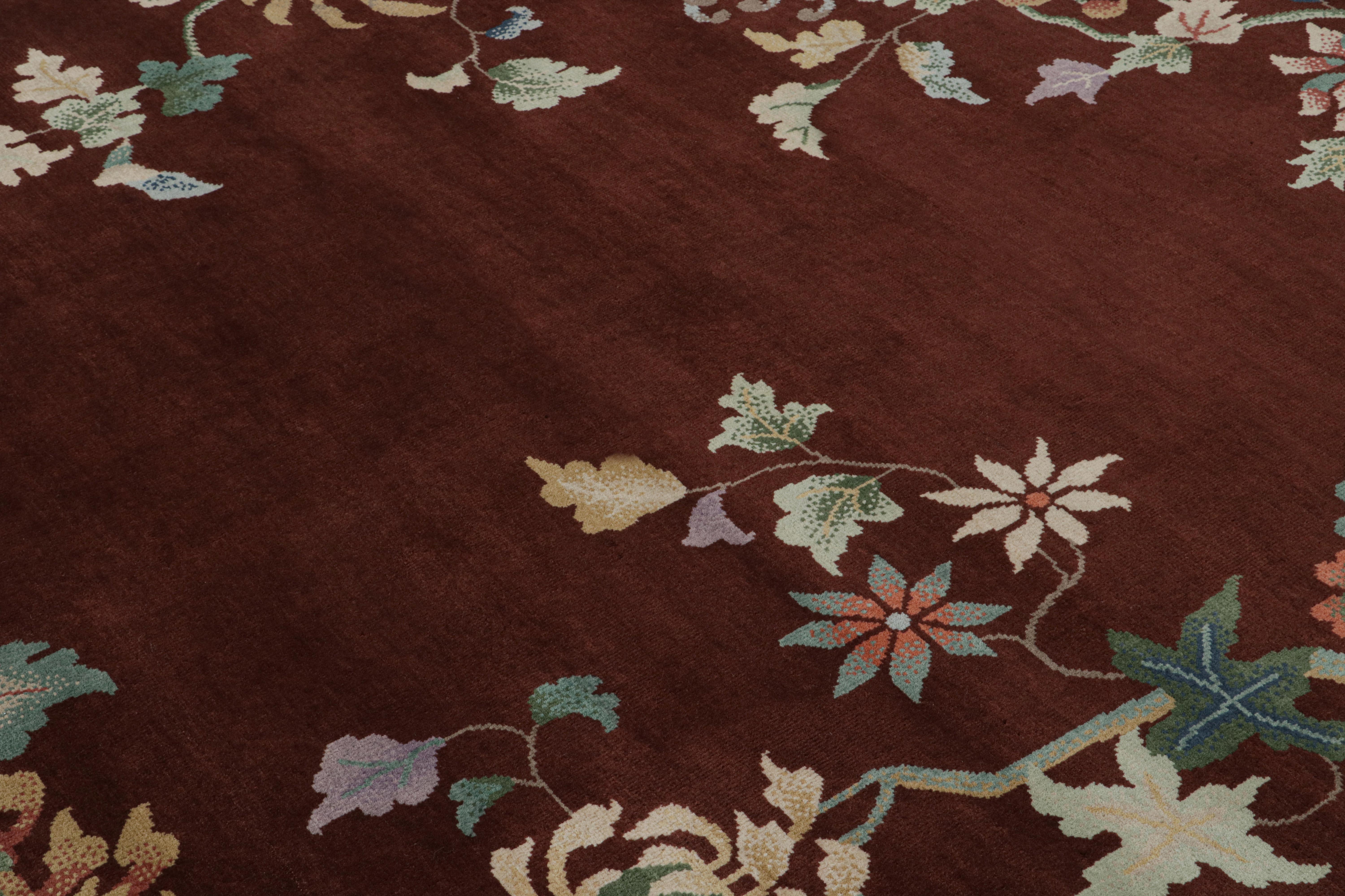Rug & Kilims chinesischer Teppich im Art-Déco-Stil in Burgunderrot mit Blumenmustern (Chinesisch) im Angebot