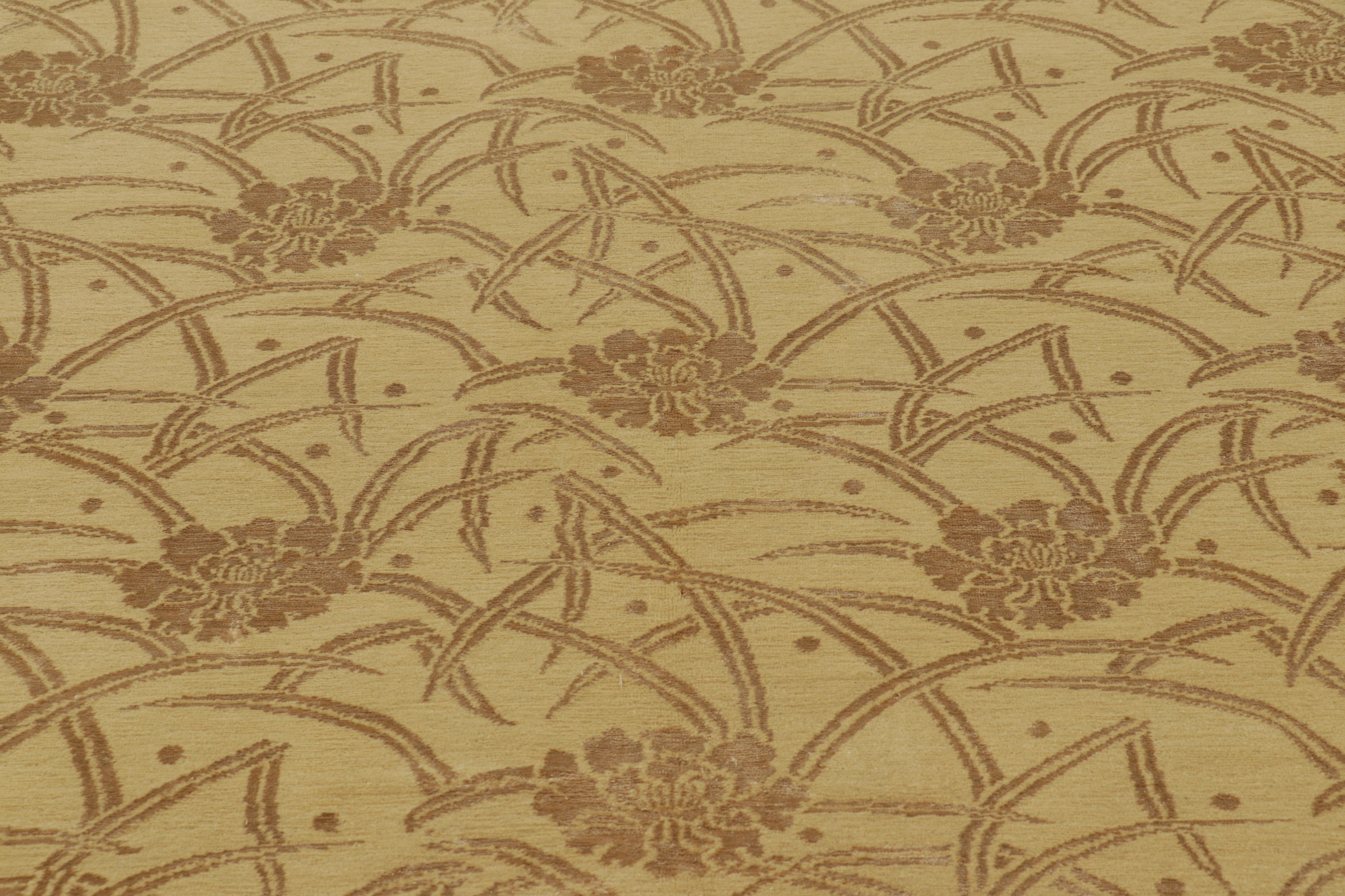 Indiano Rug & Kilim - Tappeto cinese in stile Art Deco con motivi floreali oro e marrone in vendita