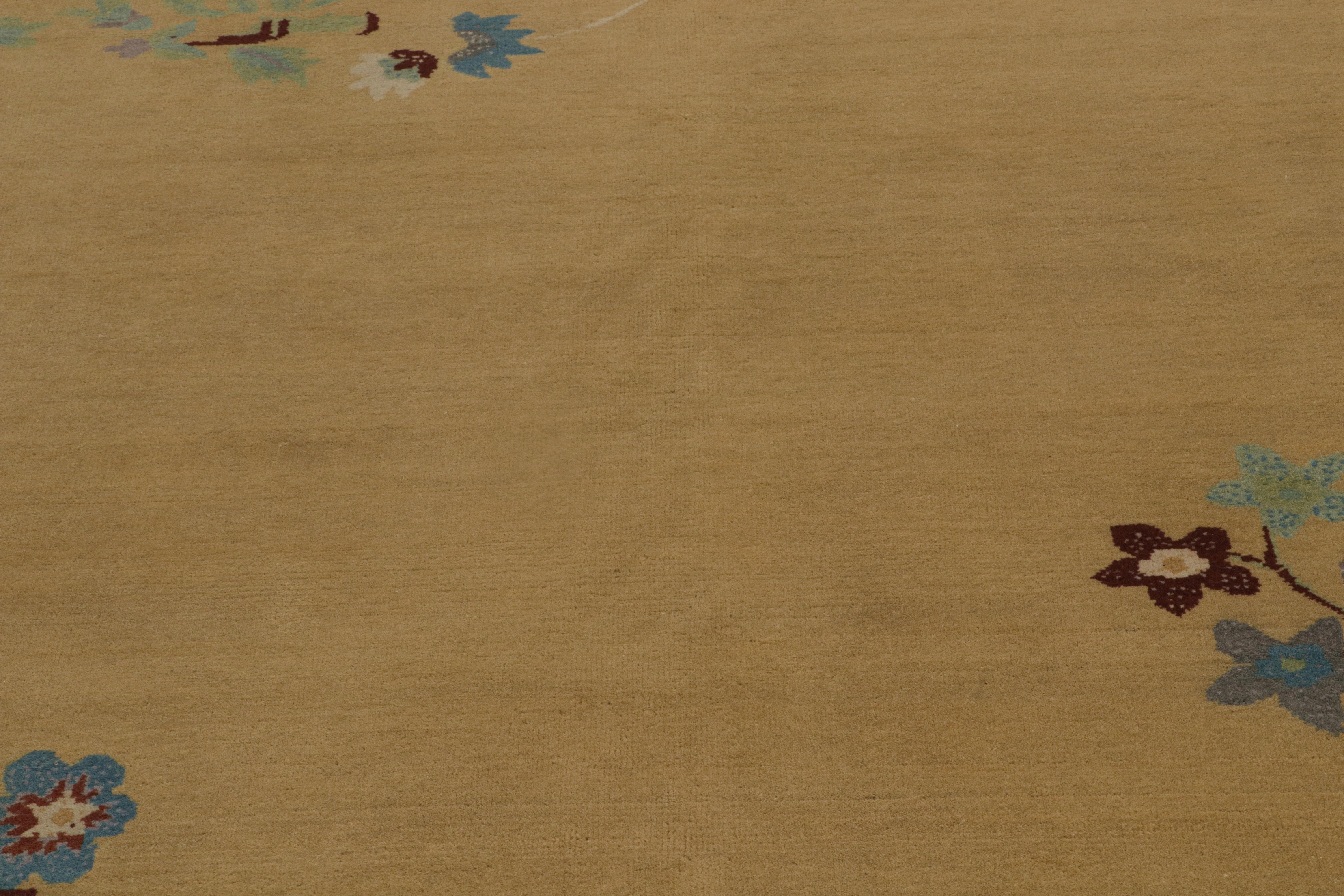 Alfombra china de estilo Art Déco Rug & Kilim con estampado floral dorado-verde Anudado a mano en venta