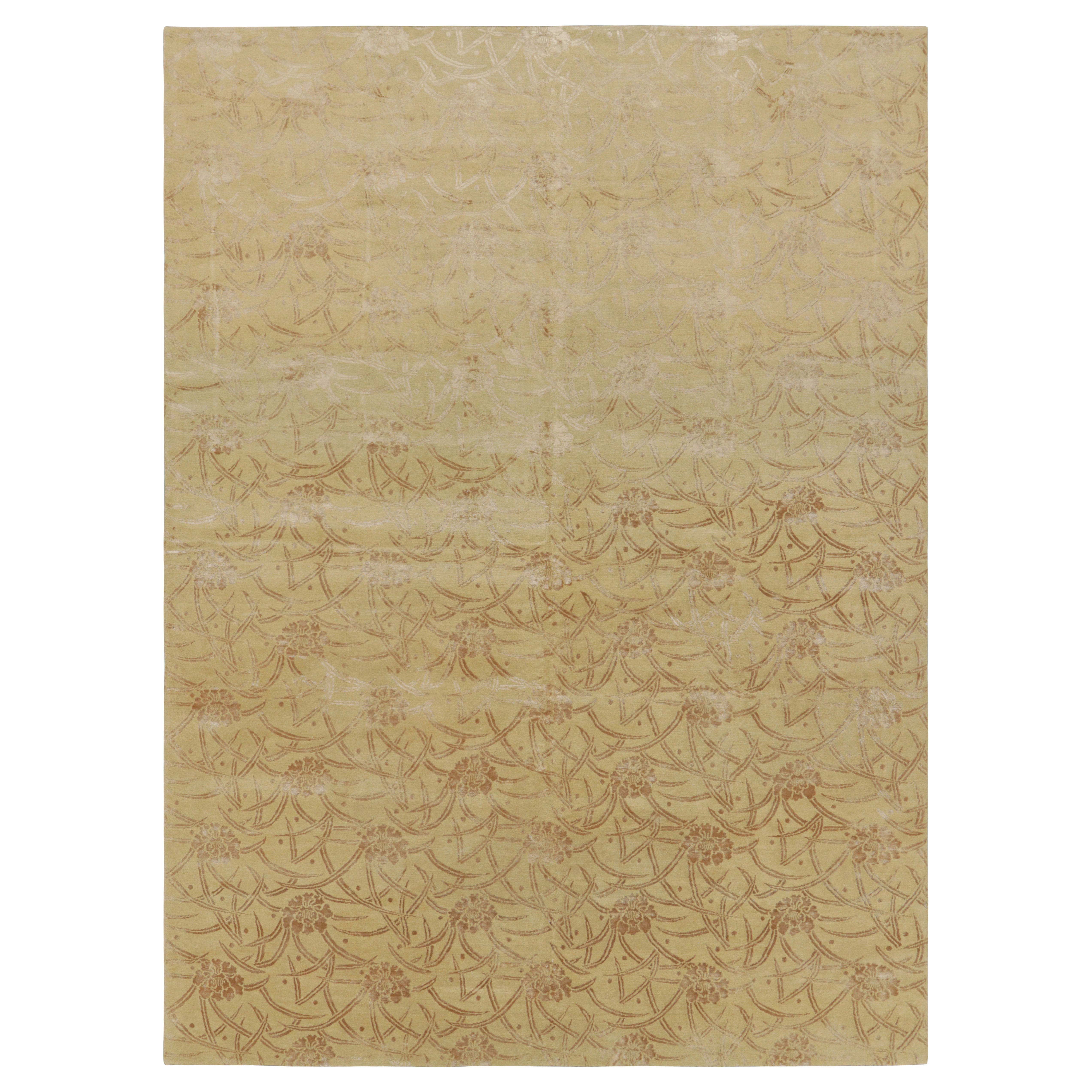 Rug & Kilim's Chinese Art Deco Style Rug in Gold with Beige-Brown Floral Pattern (tapis chinois de style Art déco en or avec motif floral beige et brun)