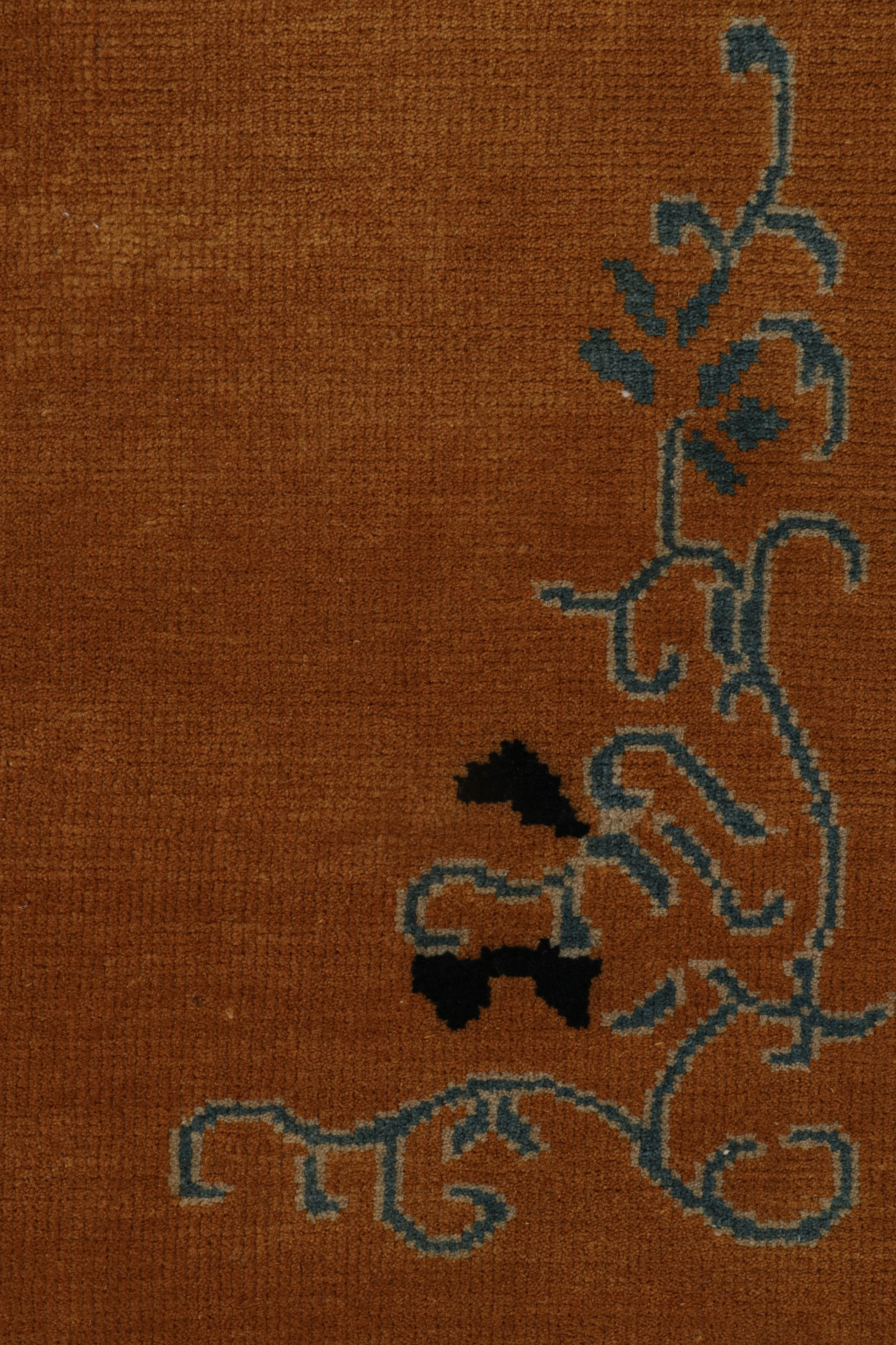 Rug & Kilim's Chinese Art Deco Style Rug in Gold with Floral Pattern (tapis chinois de style art déco avec motif floral) Neuf - En vente à Long Island City, NY