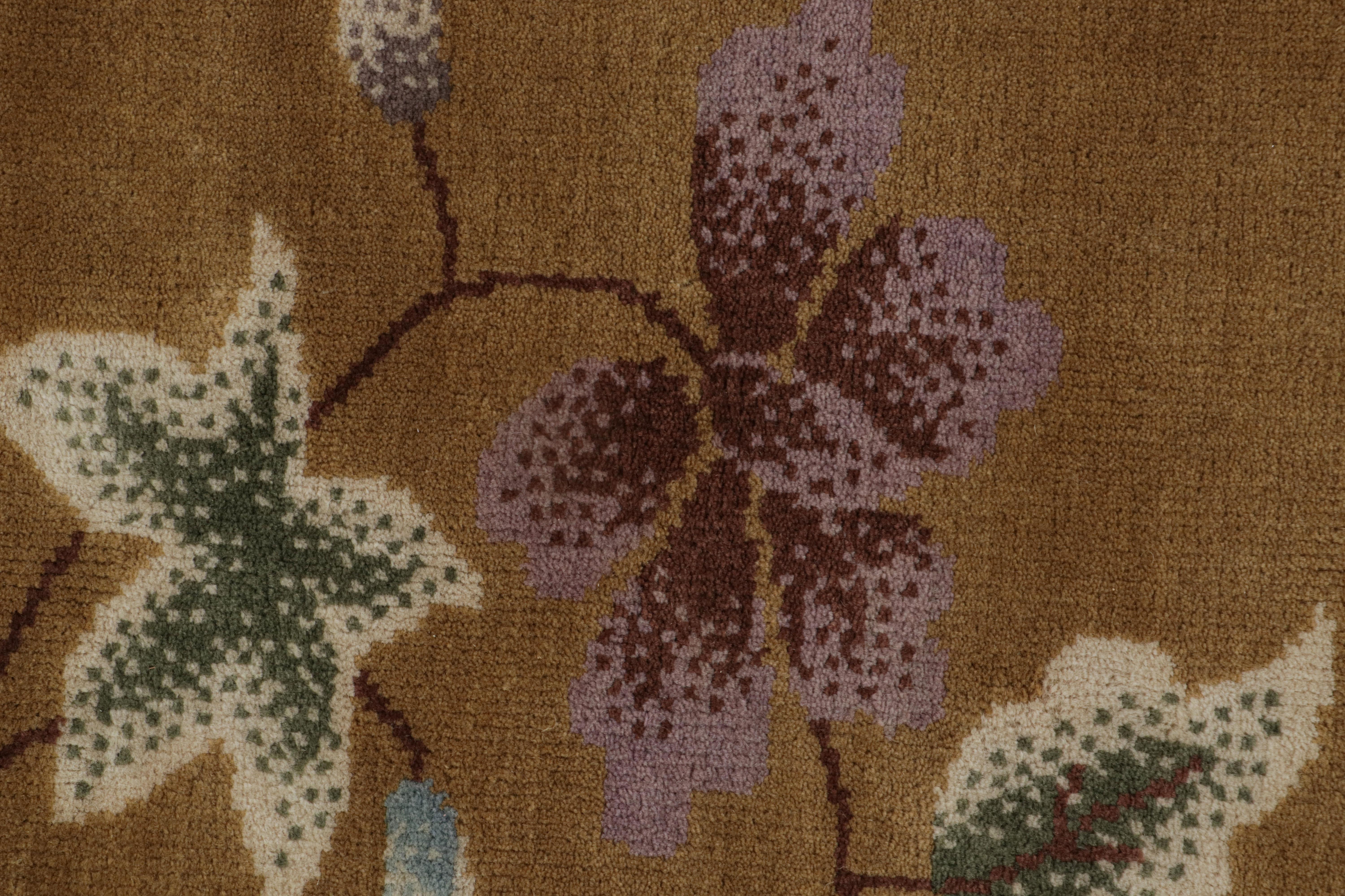 Rug & Kilim - Tappeto cinese in stile Art Deco in oro con motivo floreale In condizioni Nuovo in vendita a Long Island City, NY