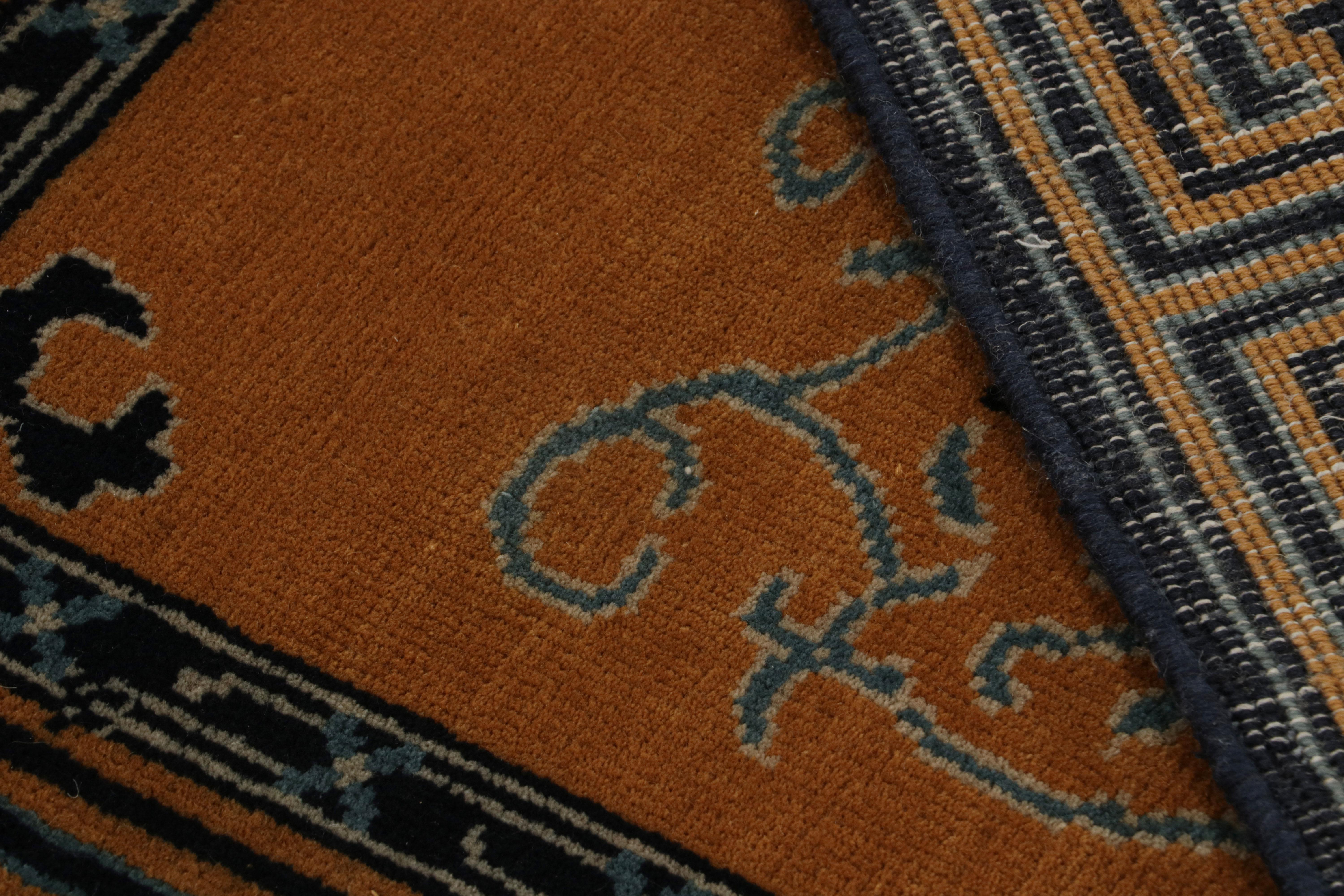 XXIe siècle et contemporain Rug & Kilim's Chinese Art Deco Style Rug in Gold with Floral Pattern (tapis chinois de style art déco avec motif floral) en vente