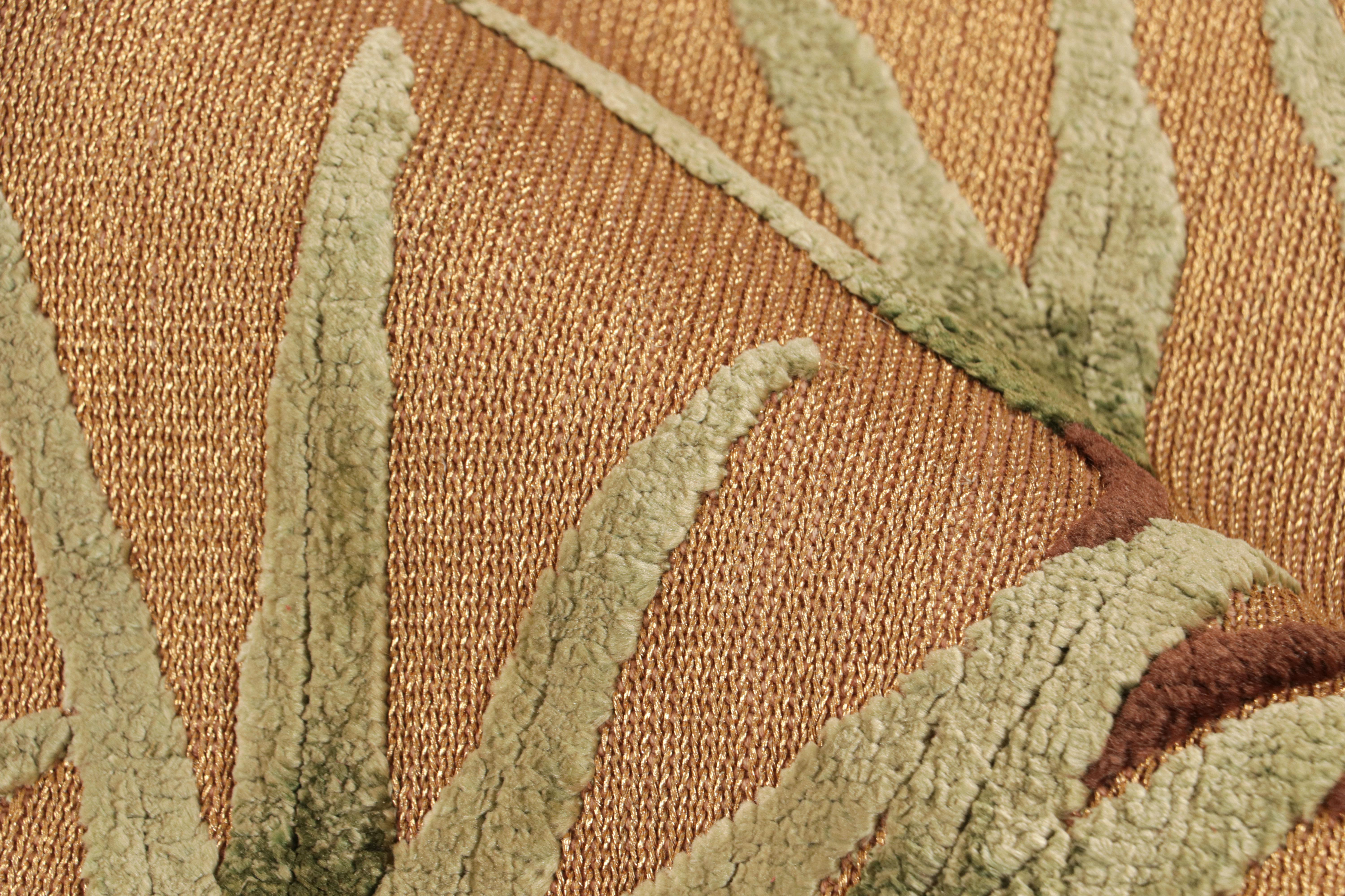 XXI secolo e contemporaneo Rug & Kilim è un tappeto cinese in stile Art Deco in oro con motivi floreali e pittorici in vendita