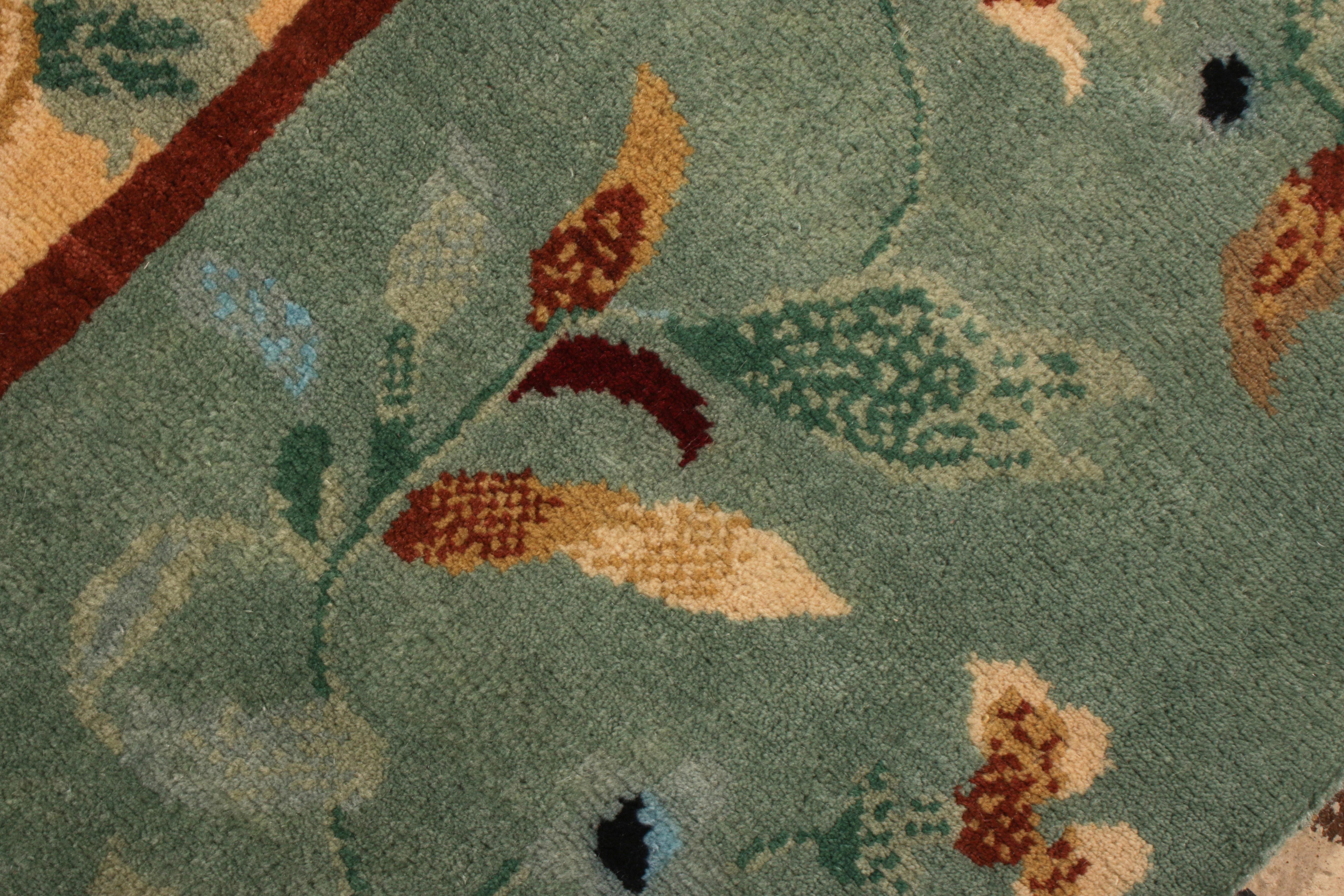 Alfombra china de estilo Art Déco Rug & Kilim en verde y estampado floral beige-dorado Indio en venta