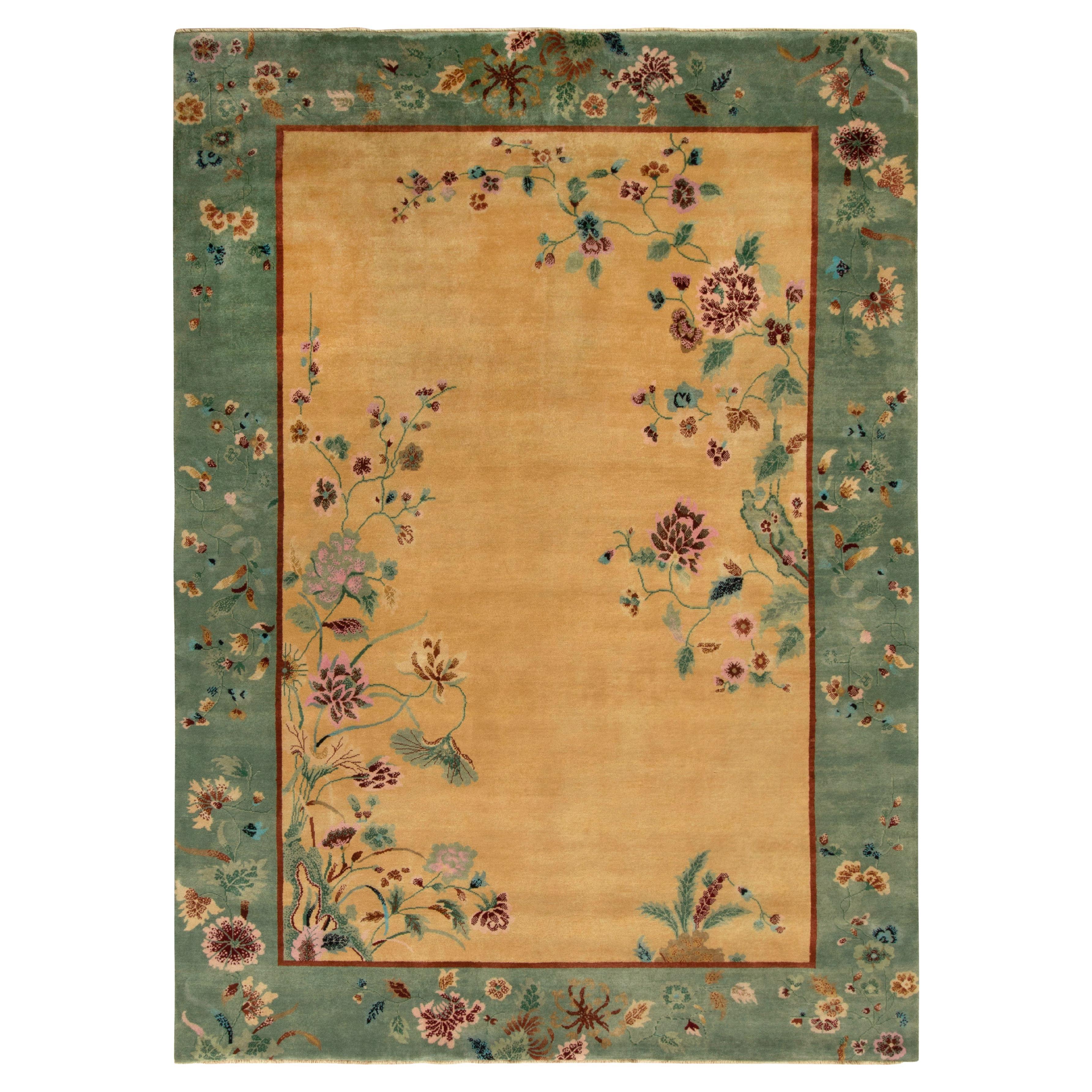 Rug
Kilim
s Chinese Art Deco Style Rug in Green and Beige-Gold Floral Pattern (Tapis chinois de style Art déco à motif floral vert et beige-or)