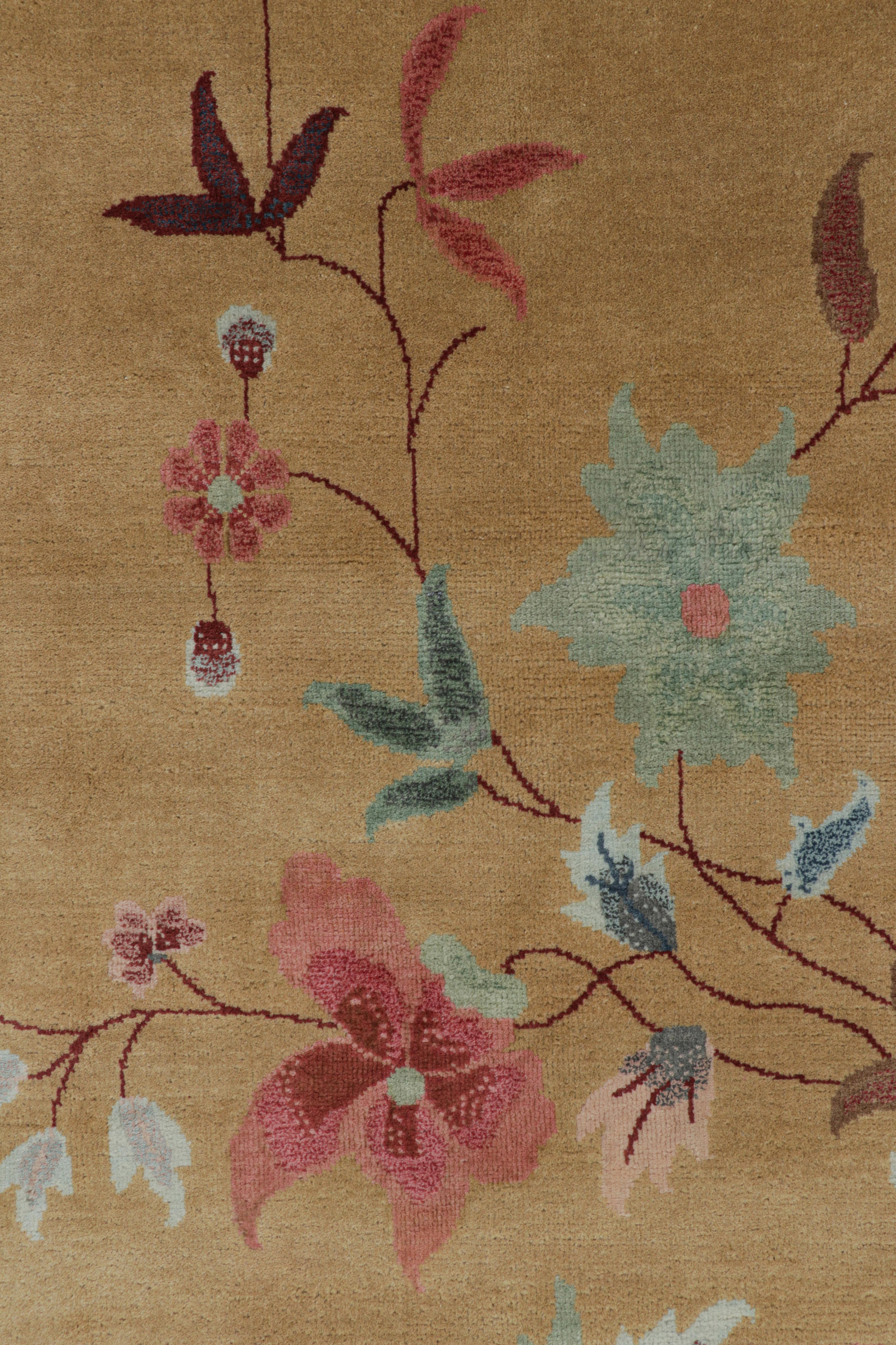 Indien Rug & Kilim's Chinese Art Deco Style Rug in Green and Beige with Floral Patterns (tapis chinois de style Art déco en vert et beige avec des motifs floraux) en vente