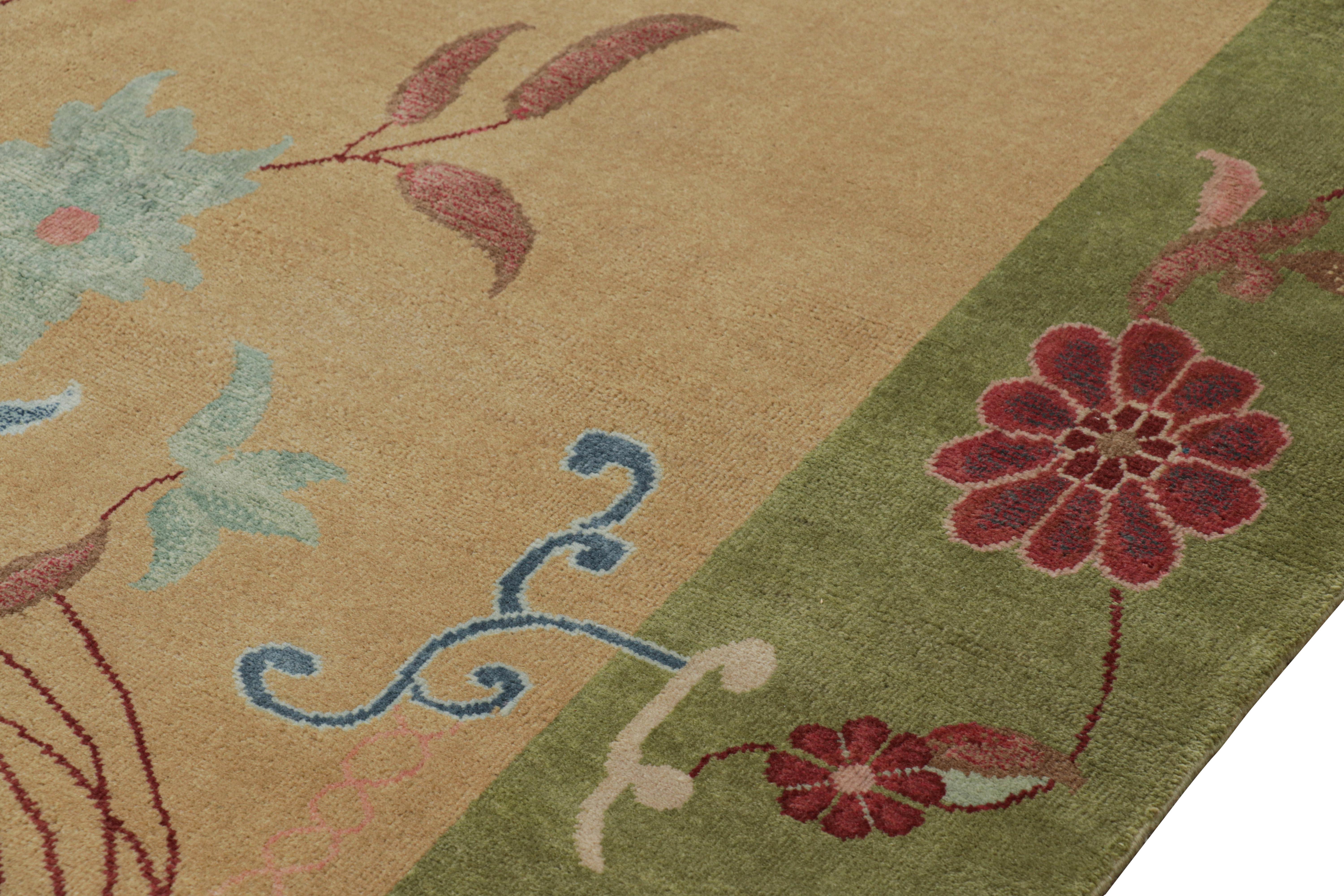Laine Rug & Kilim's Chinese Art Deco Style Rug in Green and Beige with Floral Patterns (tapis chinois de style Art déco en vert et beige avec des motifs floraux) en vente