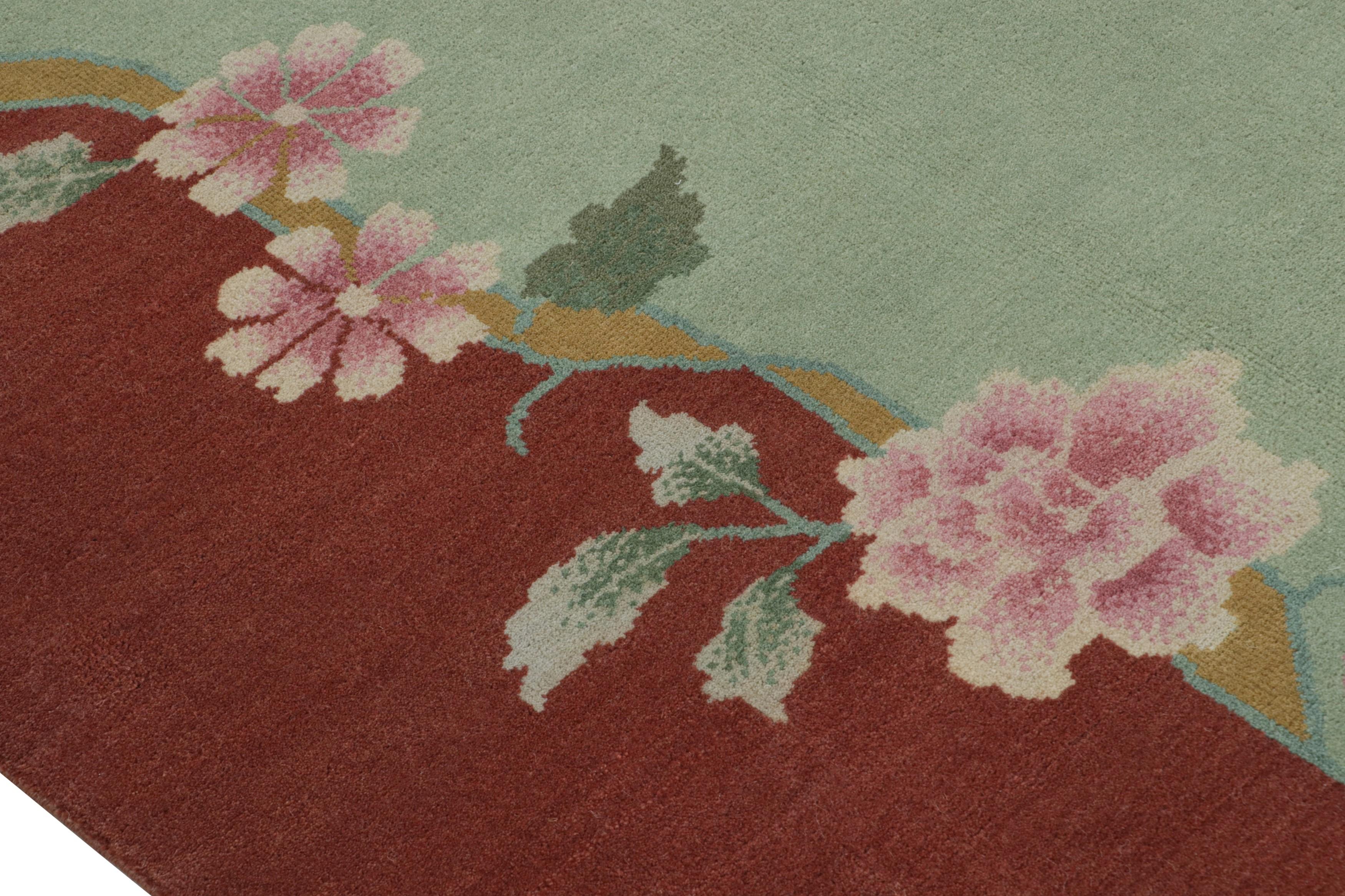 Rug & Kilims chinesischer Teppich im Art-Déco-Stil in Grün und Rot mit Blumenmustern (Handgeknüpft) im Angebot