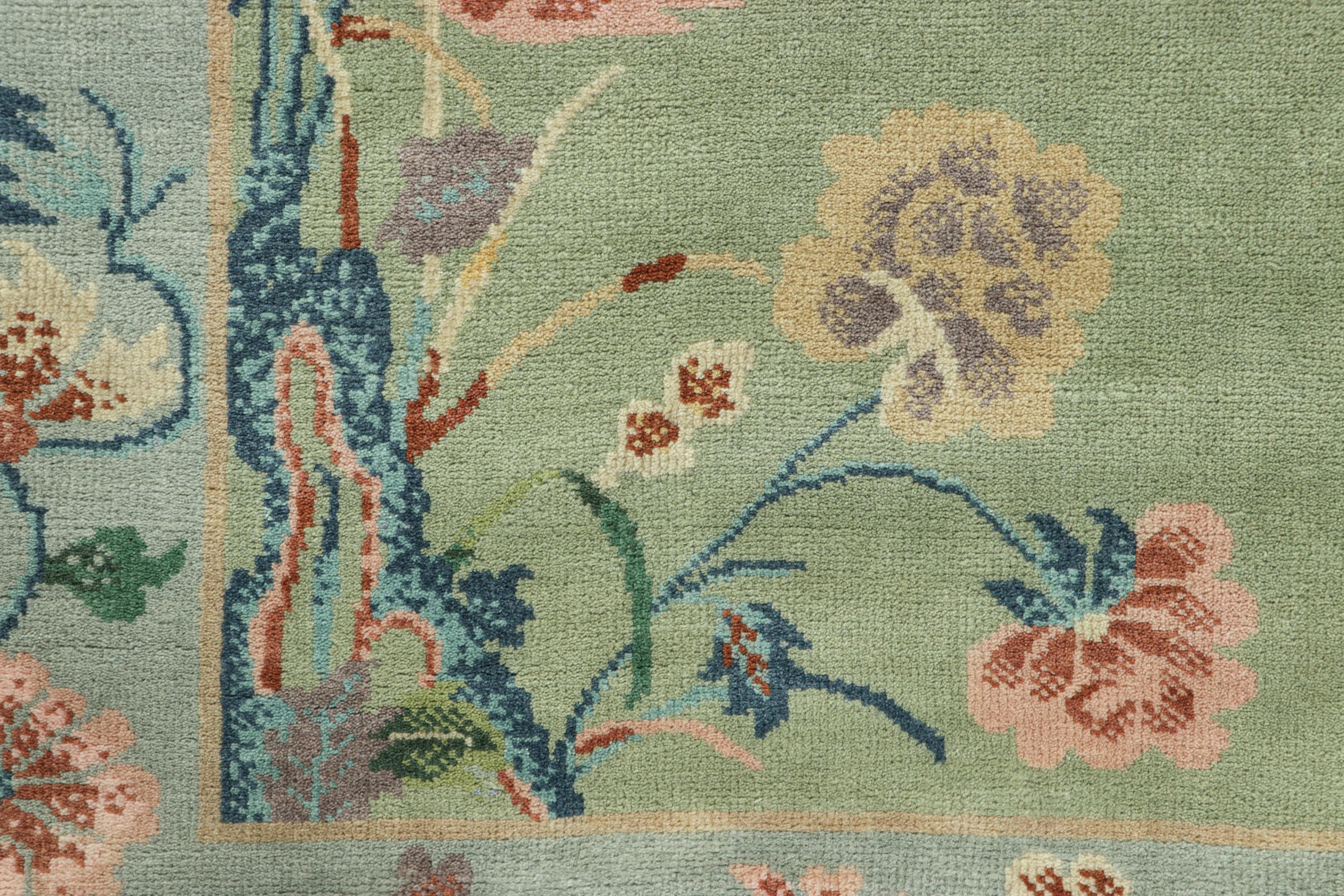 Art Déco Rug & Kilim - Tappeto cinese in stile Art Deco in verde con motivi floreali colorati in vendita