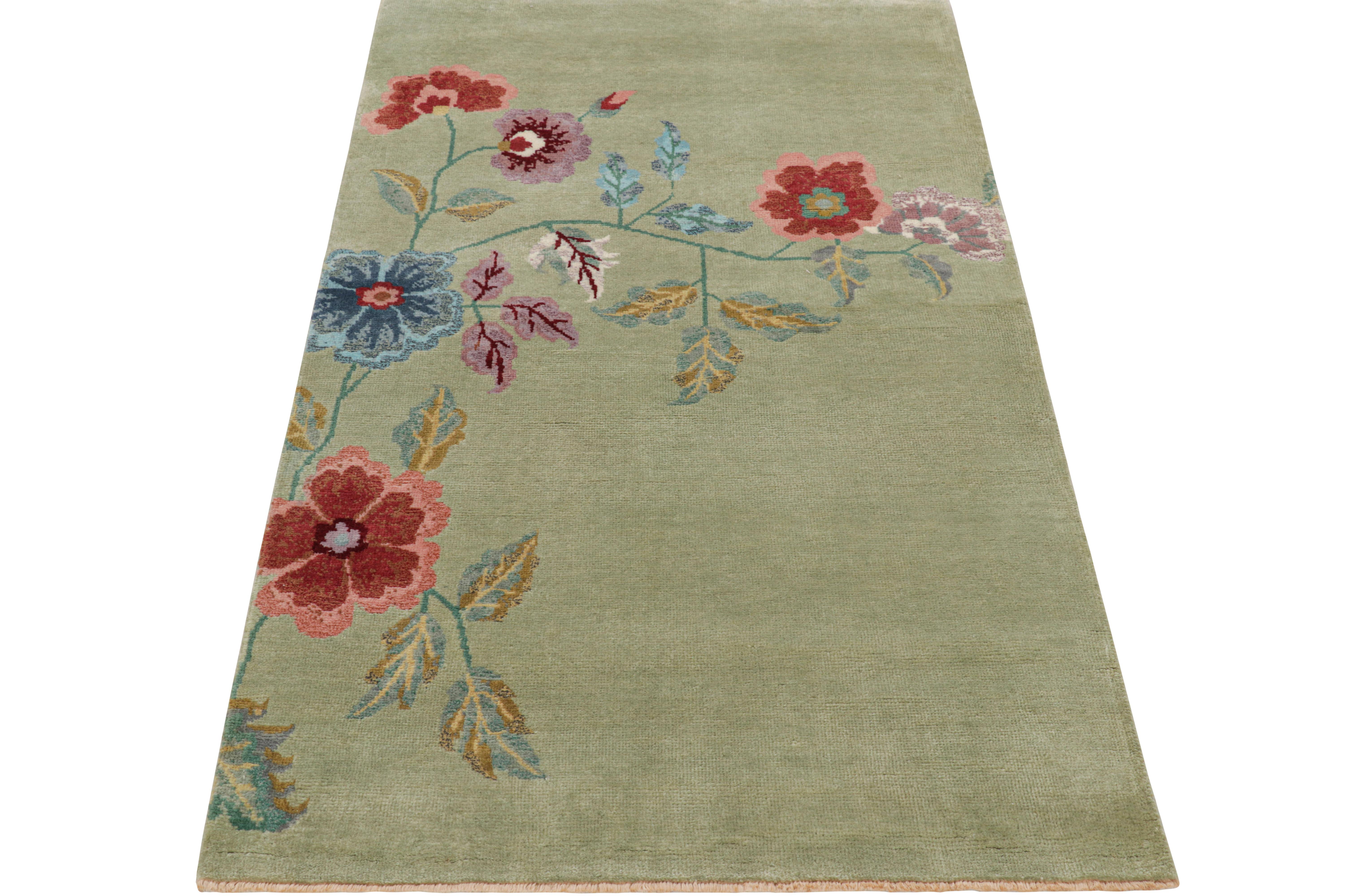 Indiano Rug & Kilim - Tappeto cinese in stile Art Deco in verde con motivi floreali colorati in vendita