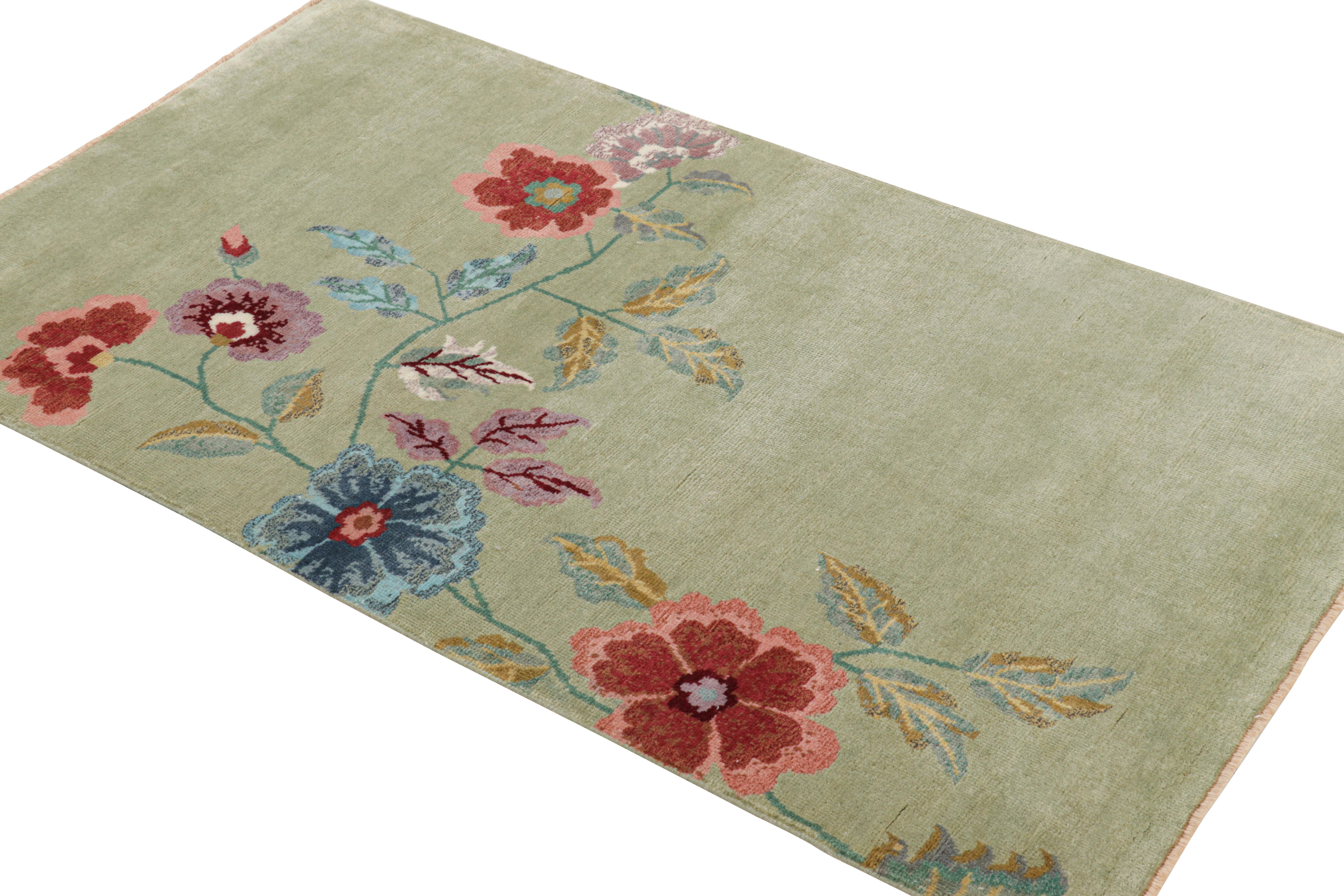 Annodato a mano Rug & Kilim - Tappeto cinese in stile Art Deco in verde con motivi floreali colorati in vendita