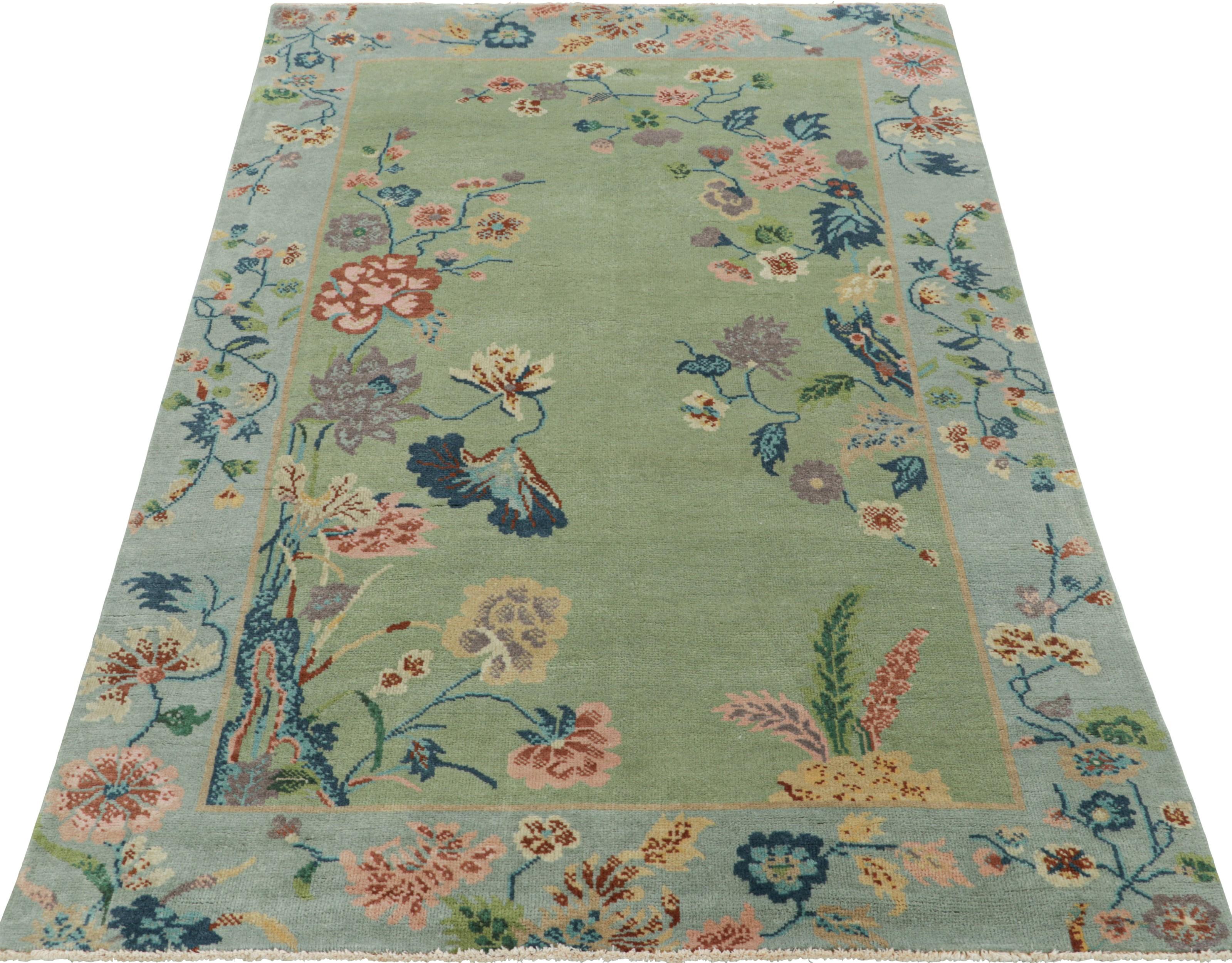 Annodato a mano Rug & Kilim - Tappeto cinese in stile Art Deco in verde con motivi floreali colorati in vendita