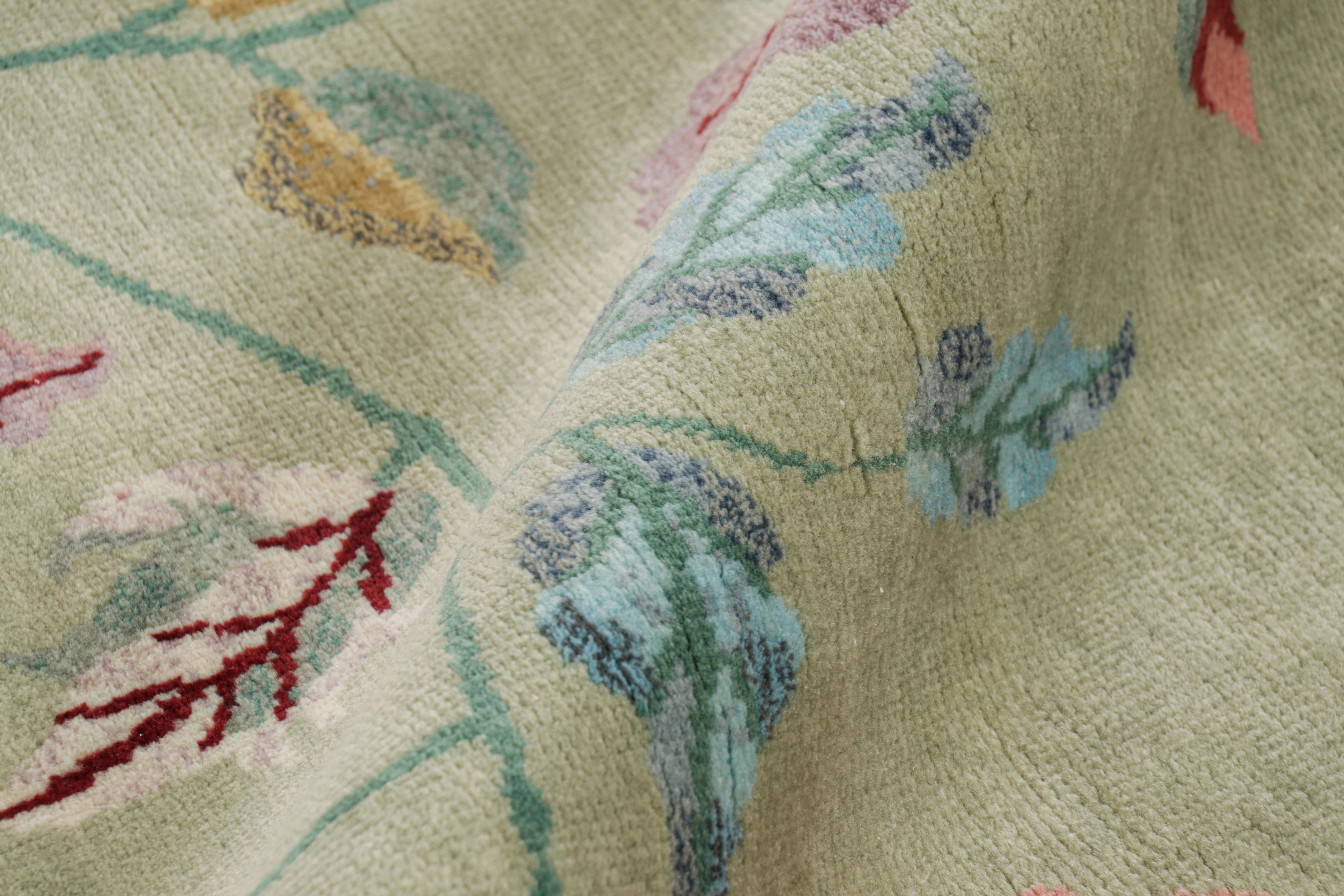 XXI secolo e contemporaneo Rug & Kilim - Tappeto cinese in stile Art Deco in verde con motivi floreali colorati in vendita