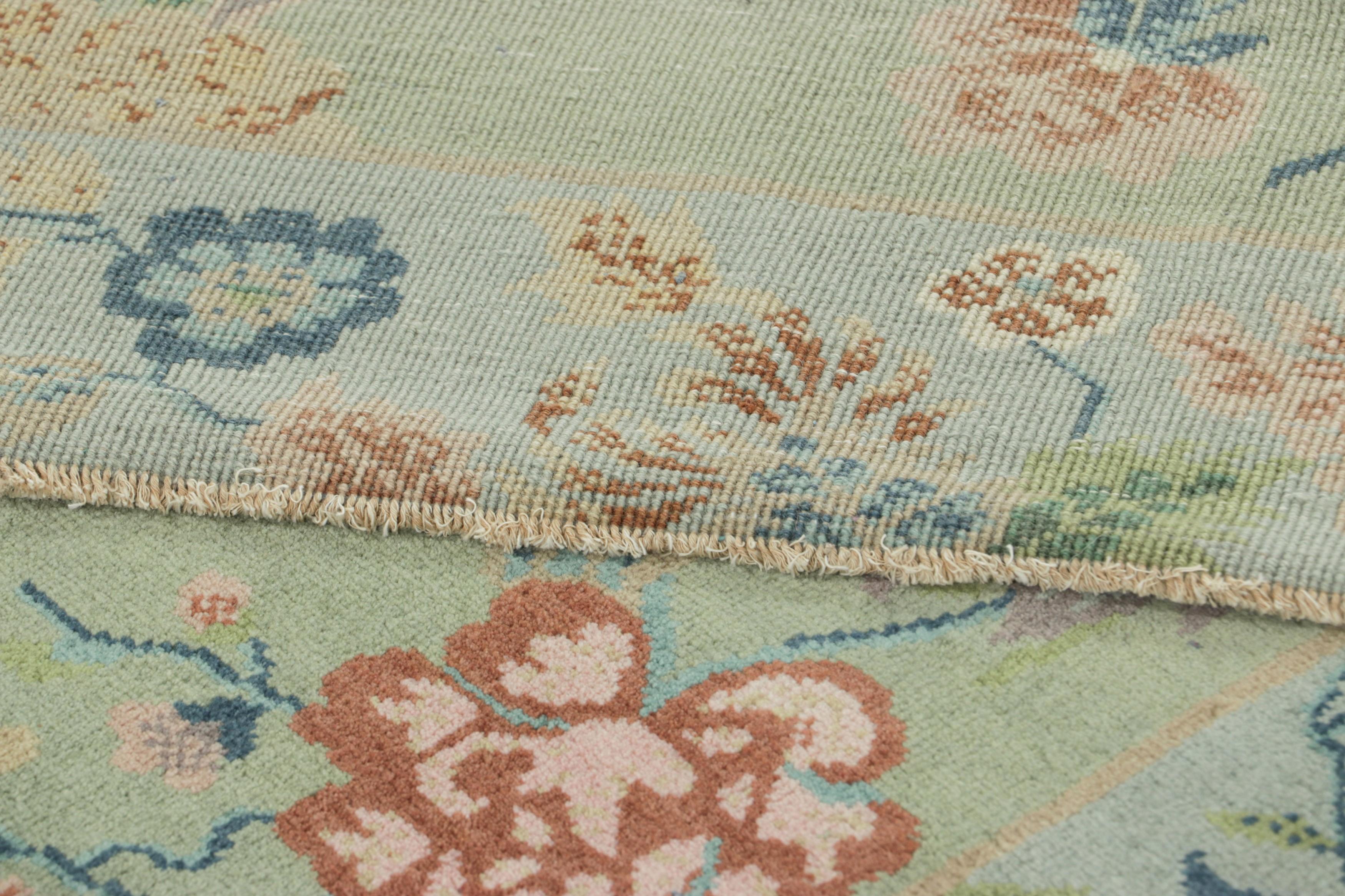 XXI secolo e contemporaneo Rug & Kilim - Tappeto cinese in stile Art Deco in verde con motivi floreali colorati in vendita
