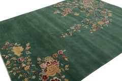 Tappeto in stile Art Deco cinese di Rug & Kilim in verde con motivi floreali