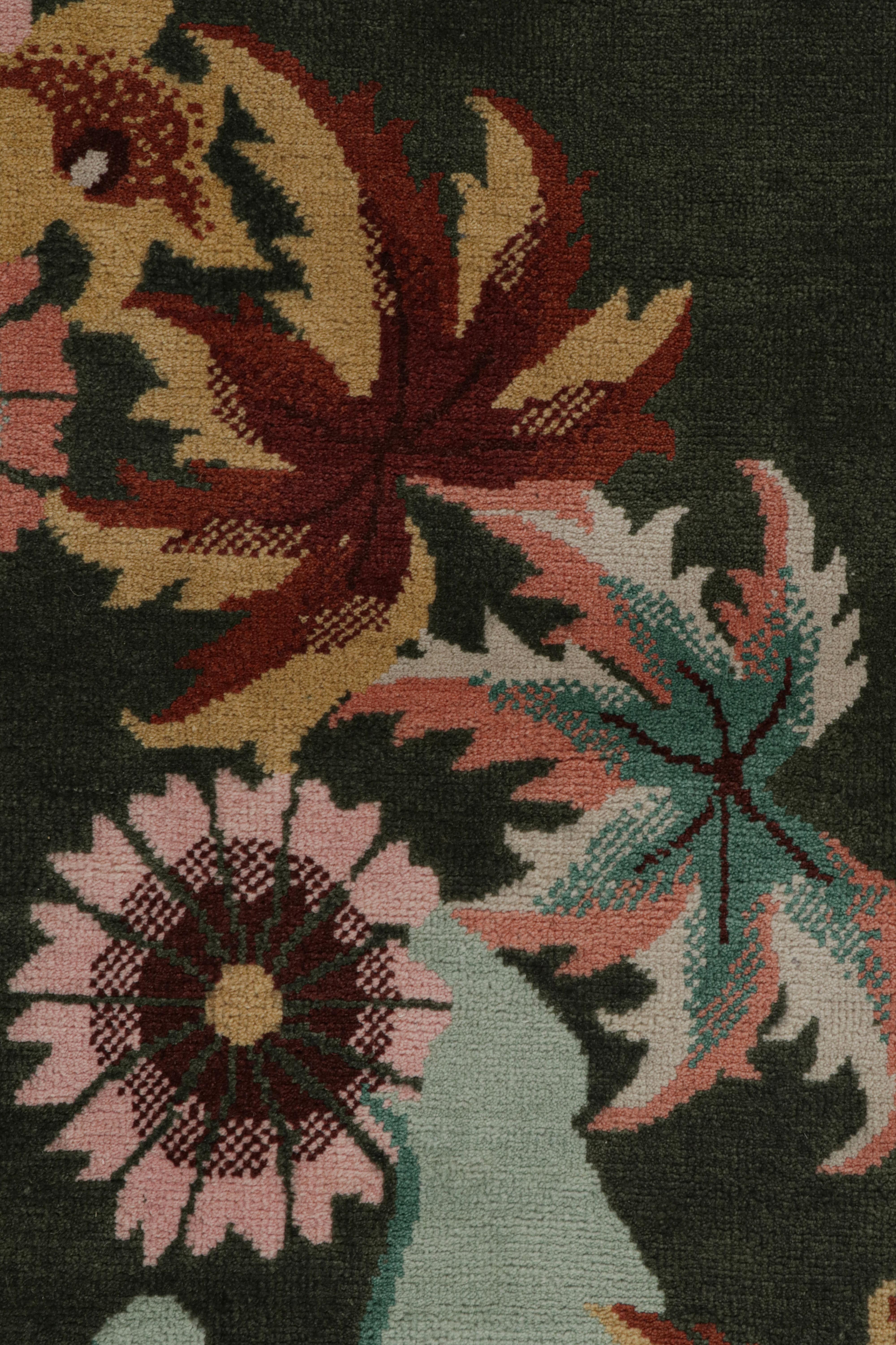 XXIe siècle et contemporain Rug & Kilim's Chinese Art Deco Style Rug in Green with Floral Patterns (tapis chinois de style Art déco en vert avec des motifs floraux) en vente