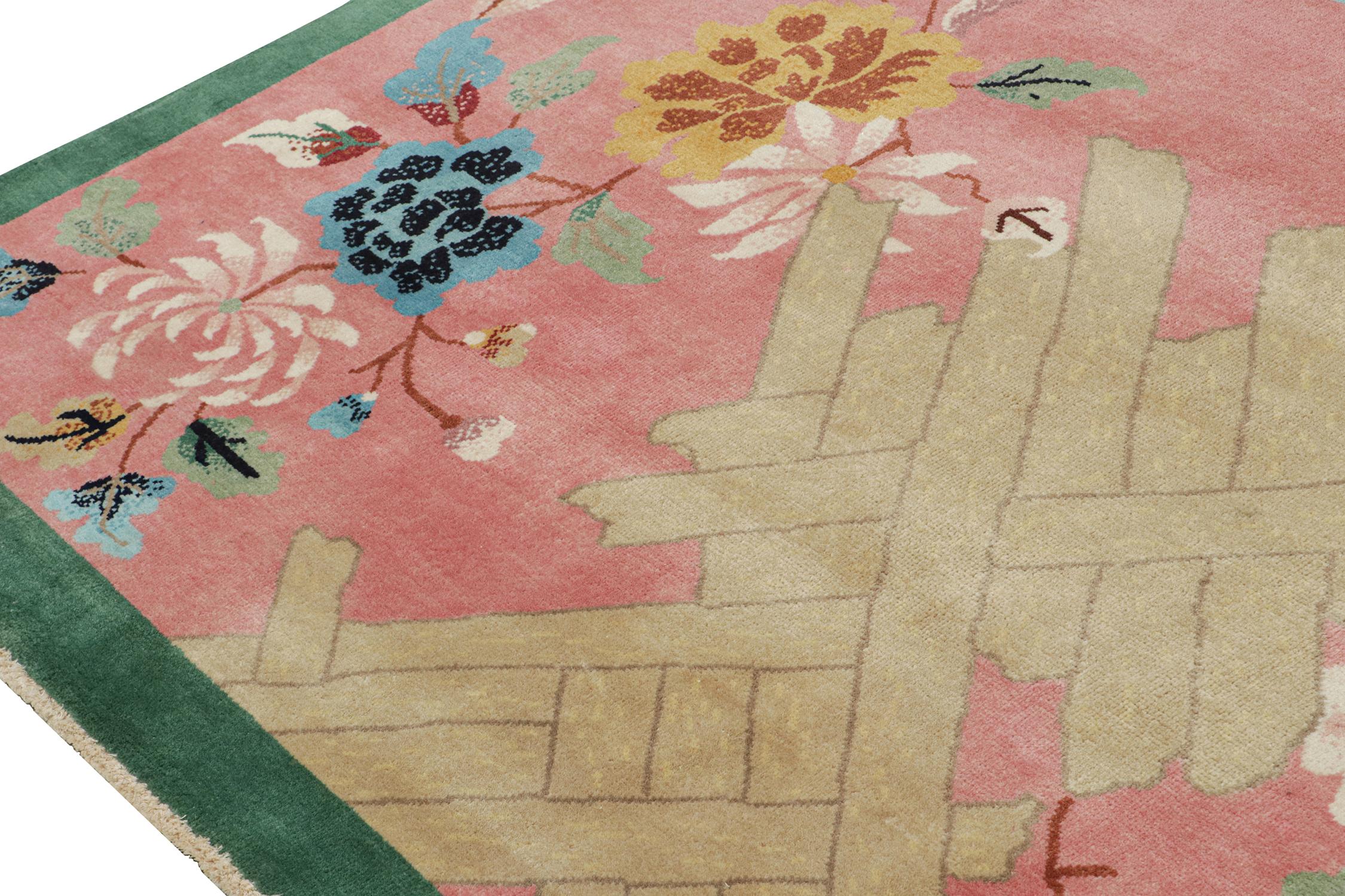 Annodato a mano Rug & Kilim - Tappeto cinese in stile Art Deco in rosa e beige con motivi floreali in vendita