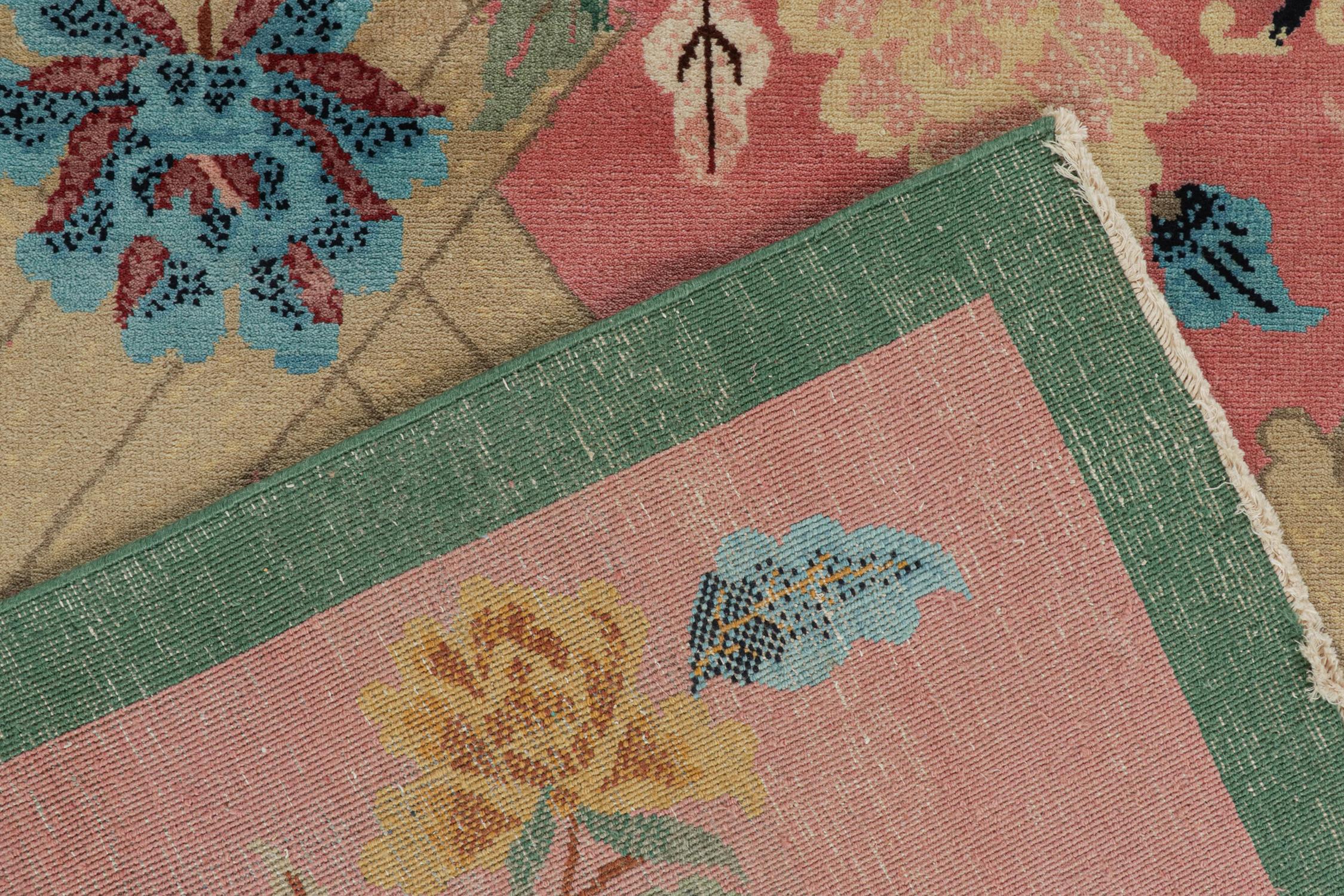 Rug & Kilim's Chinese Art Deco Style Rug in Pink and Beige with Floral Pattern (21. Jahrhundert und zeitgenössisch) im Angebot
